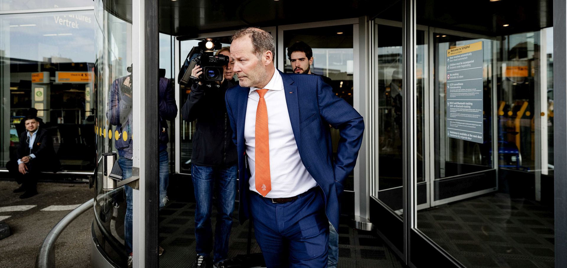 epa05871750 Dutch national soccer team head coach Danny Blind arrives at Schiphol Airport, The Netherlands, 26 March 2017, after the FIFA World Cup 2018 qualifying group A soccer match between Bulgaria and the Netherlands in Sofia, Bulgaria.  EPA/ROBIN VAN LONKHUIJSEN