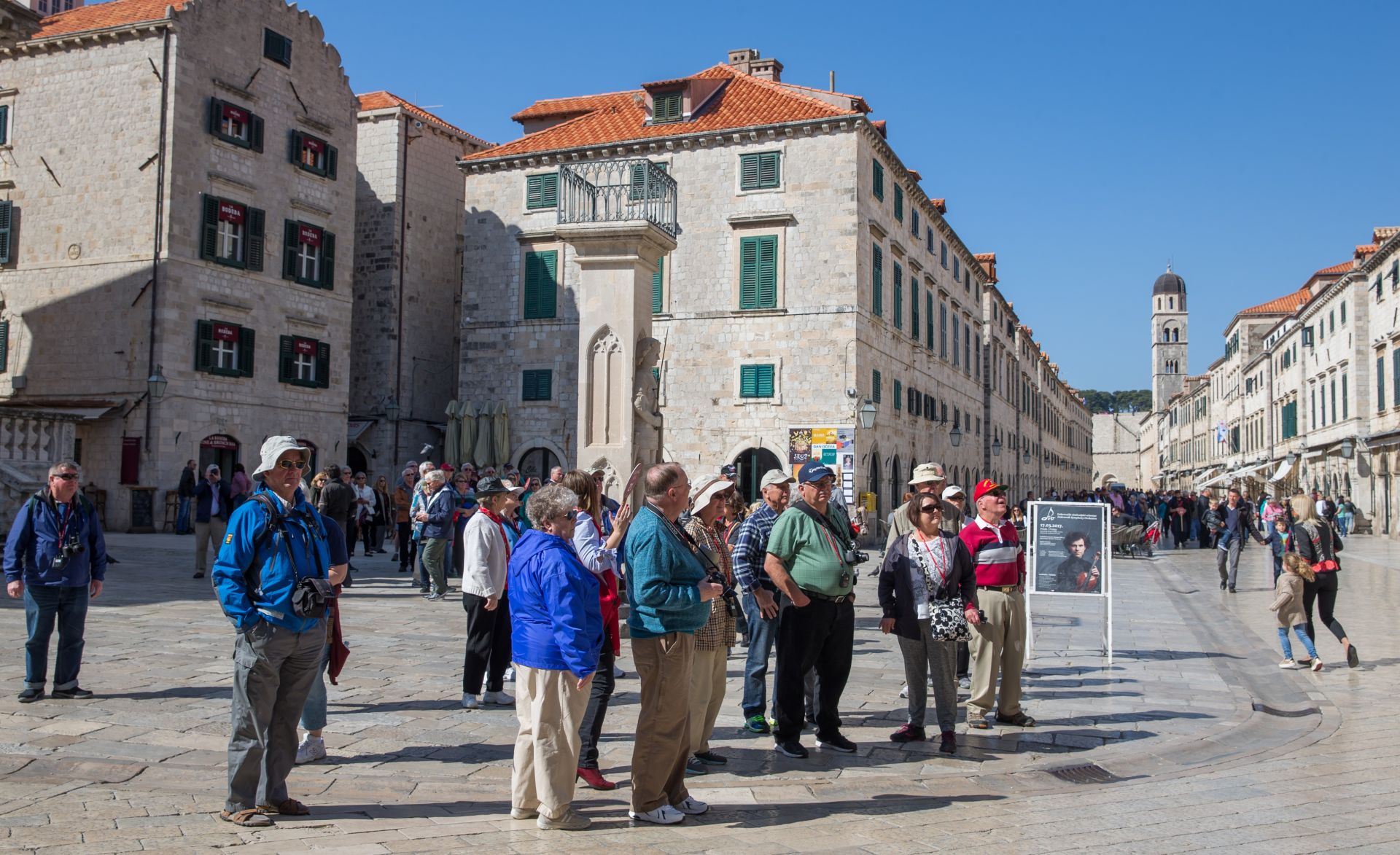 14.03.2017., Stara gradska jezgra, Dubrovnik - Prvi ovogodisnji kruzer ispunio je gradsku jezgru turistima.
Photo: Grgo Jelavic/PIXSELL