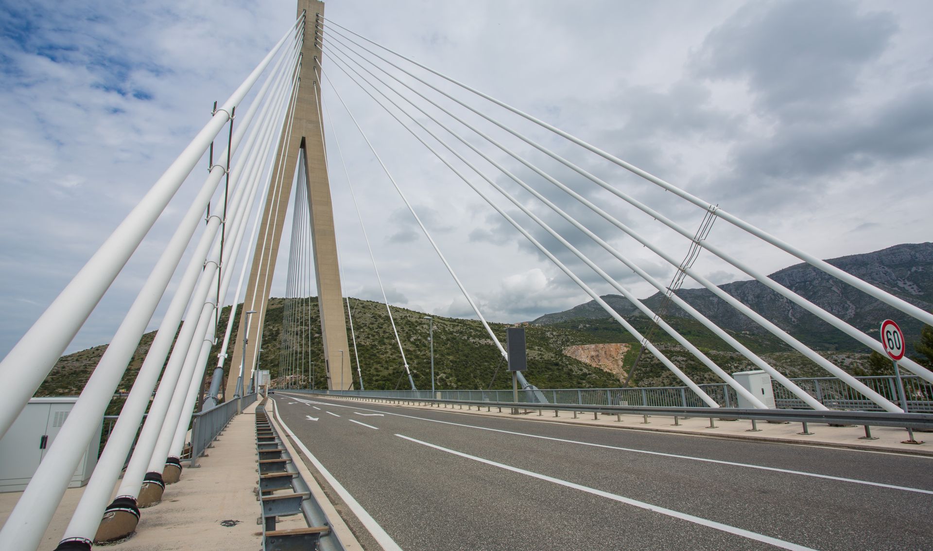 27.04.2014., Dubrovnik - Most dr. Franje Tudjmana ili Most Dubrovnik povezuje dvije obale zaljeva Rijeke dubrovacke. 
Photo: Grgo Jelavic/PIXSELL