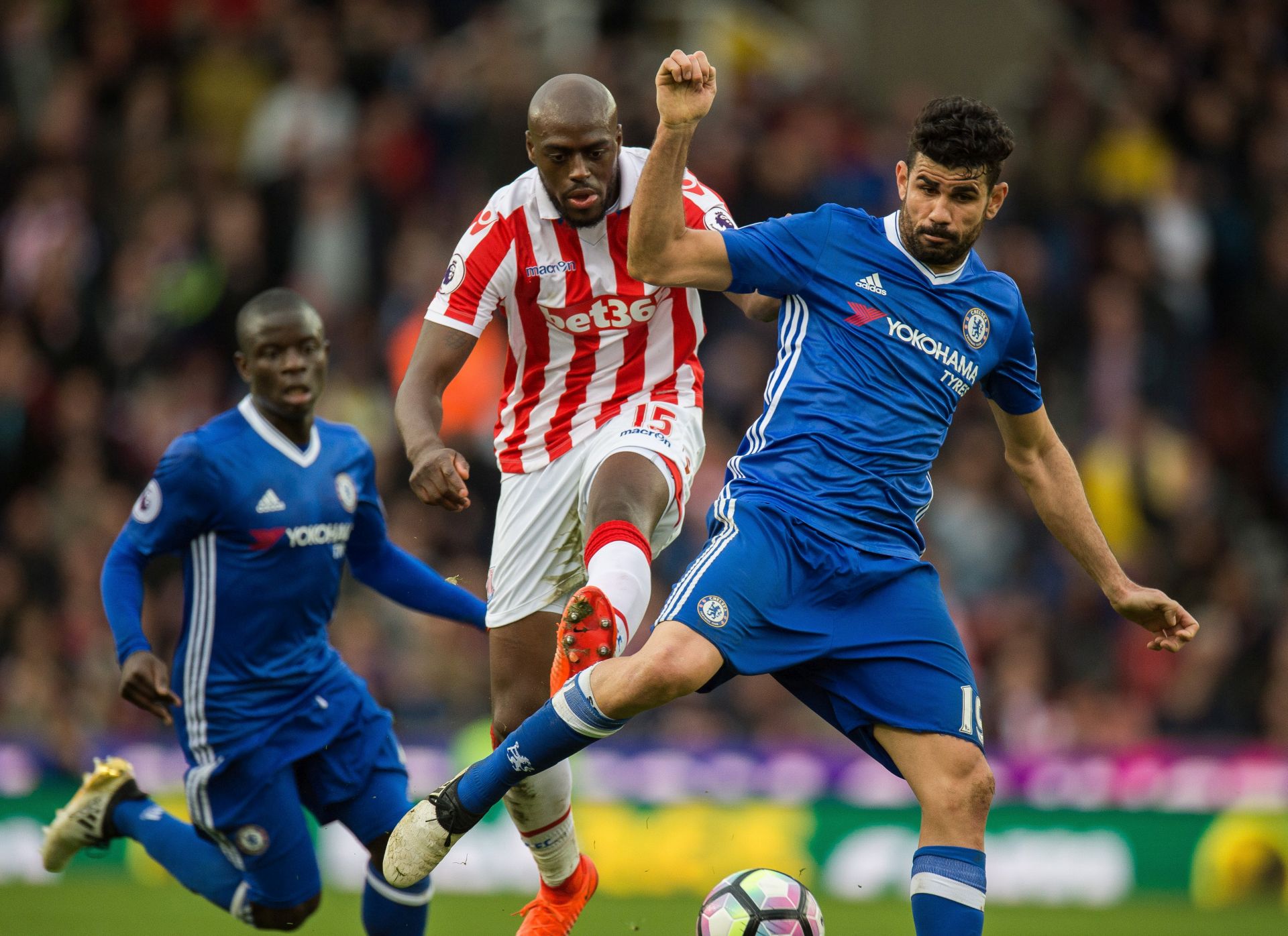 epa05856490 Stoke City's Bruno Martins Indi (L) in action with Chelsea's Diego Costa (R) during the English Premier League soccer match between Stoke City and Chelsea in Stoke, Britain, 18 March 2017.  EPA/PETER POWELL EDITORIAL USE ONLY. No use with unauthorized audio, video, data, fixture lists, club/league logos or 'live' services. Online in-match use limited to 75 images, no video emulation. No use in betting, games or single club/league/player publications