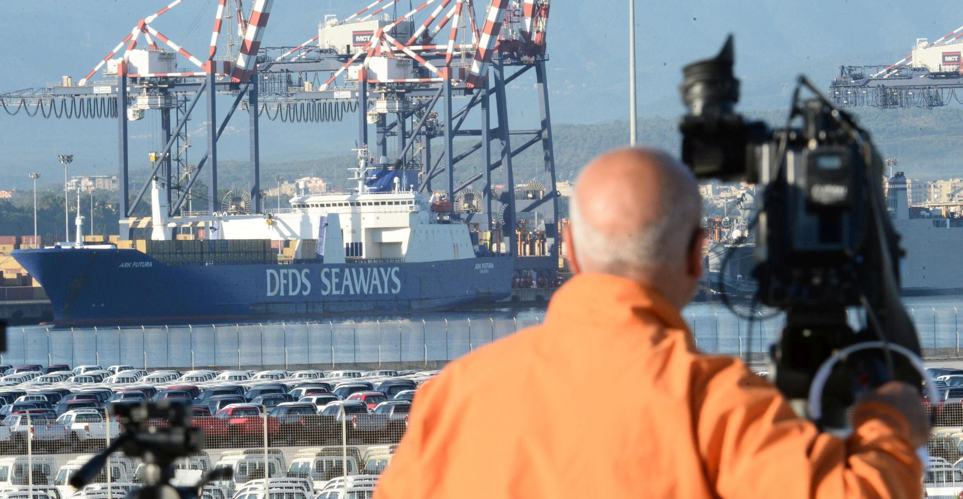 epa04295214 A cameraman watches the Danish ship Ark Futura docking in the harbor of Gioia Tauro, Italy, 02 July 2014. The vessel is carrying the final batch of Syria's chemical weapons, the Organisation for the Prohibition of Chemical Weapons (OPCW) said. The weapons will be delivered for destruction on board a US vessel and at commercial facilities in Finland, Germany, Britain and the United States. The US chemical laboratory ship 'MV Cape Ray', which is equipped to neutralize and destroy the hazardous materials in special chemical reactors, already docked in Gioia Tauro harbor on 01 July 2014.  EPA/CIRO FUSCO