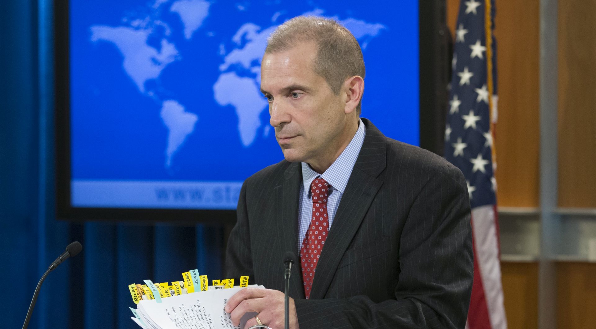 epa05835150 US State Department spokesperson Mark Toner holds a news conference at the State Department in Washington, DC, USA, 07 March 2017.  EPA/MICHAEL REYNOLDS