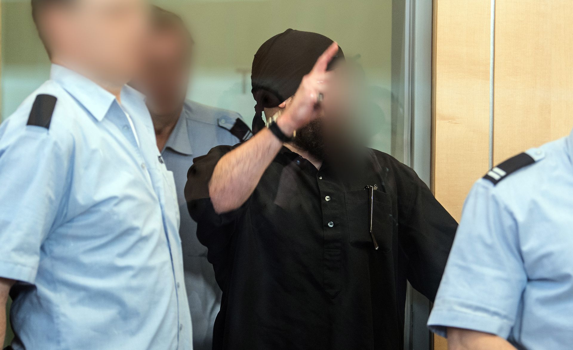 Defendant Marco G. (C) in a courtroom in Duesseldorf, Germany, 03 April 2017. The primary defendant in a terrorist trial surrounding a bomb at the central railway station in Bonn and a murder plot by Islamists was sentenced to life imprisonment. The Higher Regional Court in Duesseldorf has tried the case for more than two and a half years. 



(ATTENTION EDITORS: THE FACE OF THE DEFENDANT WAS BLURRED FOR LEGAL REASONS CONCERNING PERSONAL RIGHTS.) Photo: Federico Gambarini/dpa