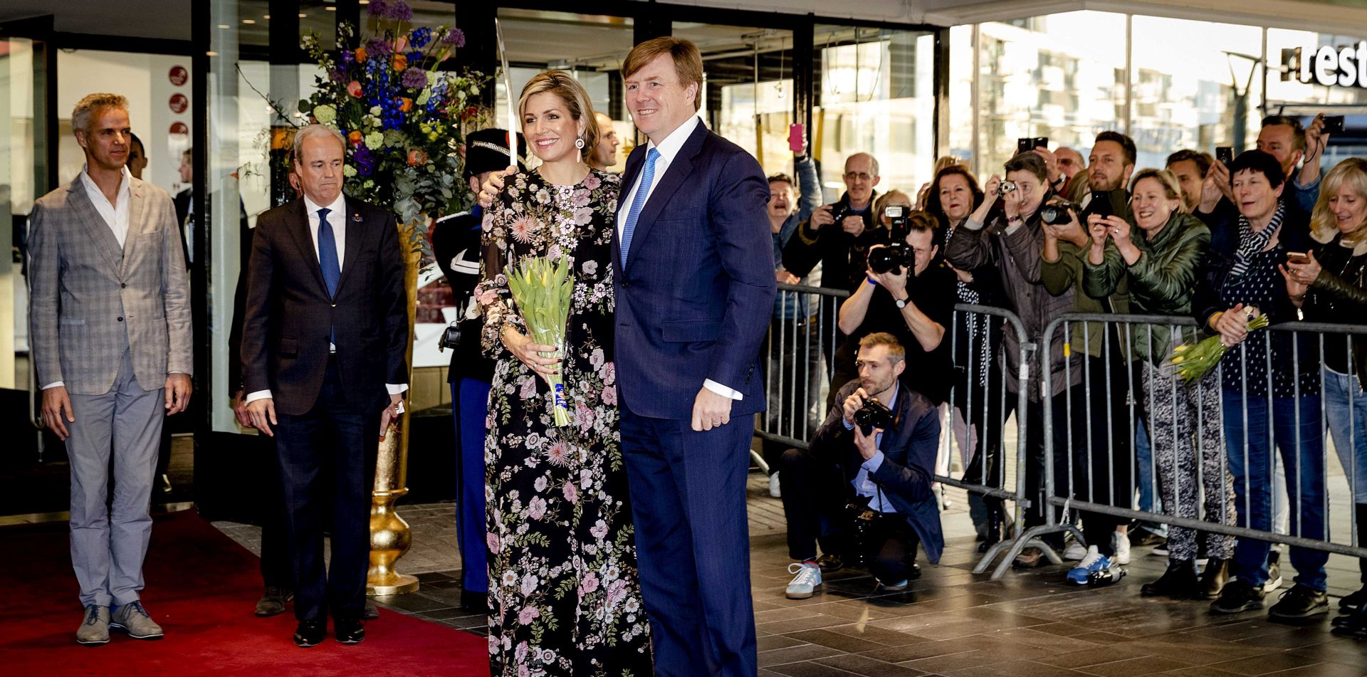 epa05886657 Dutch King Willem-Alexander (C-R) and Queen Maxima (C-L) arrive for the 'Koningsdagconcert' (King's Day Concert) at Theaters Tilburg in Tilburg, The Netherlands, 03 April 2017. The concert is giving in honor of King's Day, which this year will be held on 27 April.  EPA/ROBIN VAN LONKHUIJSEN