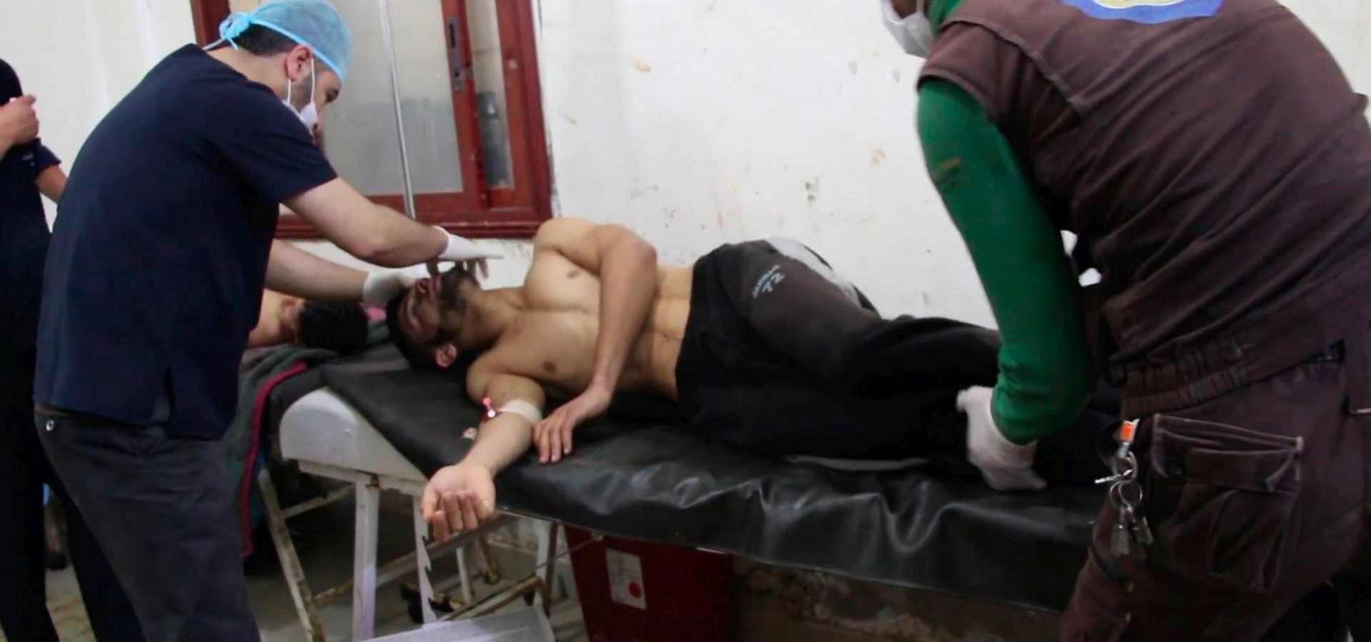 epa05887491 A video grabbed still image shows Syrian people receiving treatment after an alleged chemical attack at a field hospital in Saraqib, Idlib province, northern Syria, 04 April 2017. Media reports quoting the British war monitor Syrian Observatory for Human Rights state an alleged chemical attack in the rebel-held area of Idlib province on 04 April killed at least 58 people, including 11 minors, and wounded dozens others.  EPA/STRINGER