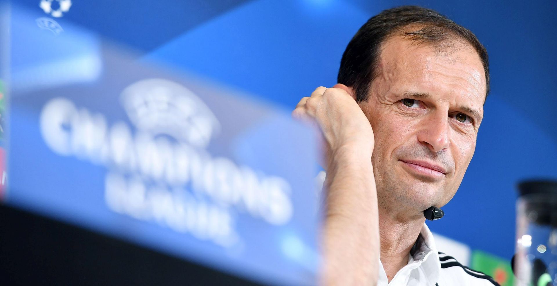 epa05901934 Juventus' coach Massimiliano Allegri attends the press conference on the eve of the UEFA Champions League quarter final first leg soccer match between Juventus FC and FC Barcelona at Juventus Stadium in Turin, Italy, 10 April 2017.  EPA/ALESSANDRO DI MARCO