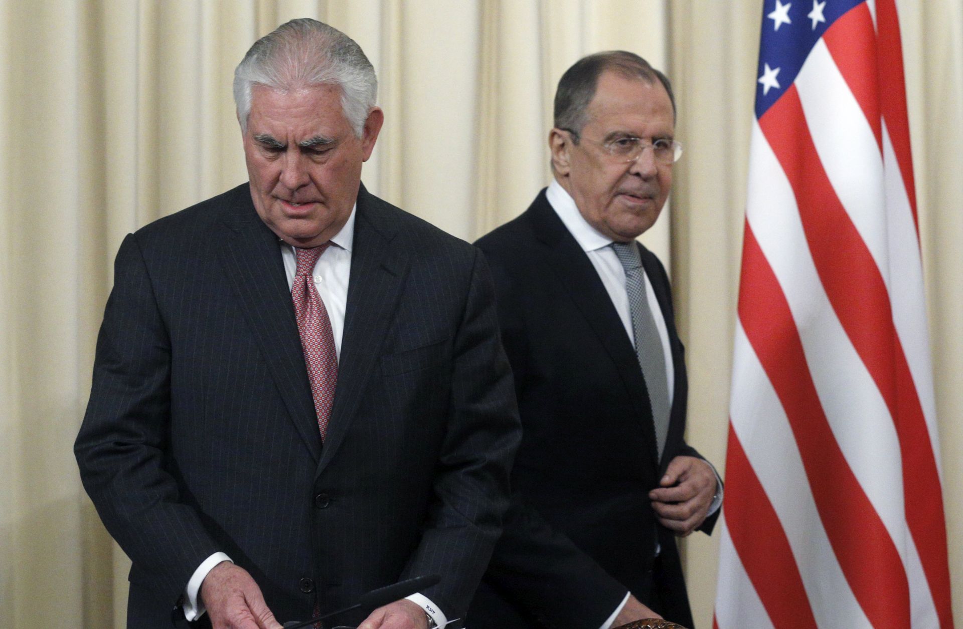 epa05904777 Russian Foreign Minister Sergei Lavrov (R) and US Secretary of State Rex Tillerson (L) arrive for a news conference in the Russian Foreign Ministry guest house in Moscow, Russia, 12 April 2017. Tillerson is in Moscow, meeting with Russian Foreign Minister Sergei Lavrov and other Russian officials to discuss Ukraine, counterterrorism efforts, bilateral relations and other issues, including the North Korea (D.P.R.K.) and Syria.  EPA/SERGEI CHIRIKOV