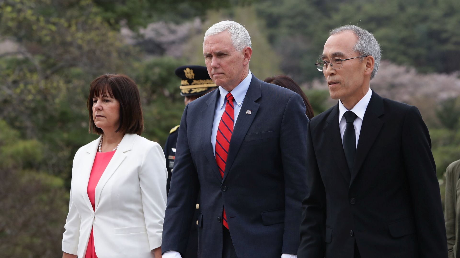 epa05910451 US Vice President Mike Pence (C) and his wife Karen Pence (L) visit Seoul National Cemetery, in Seoul, South Korea, 16 April 2017. US Vice President Mike Pence arrived in South Korea on a three-day visit amid tensions over nuclear issues in the Korean Peninsula.  EPA/Chung Sung-Jun / POOL