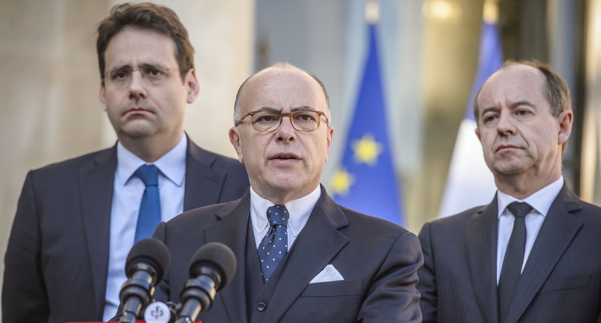 epa05918643 French Prime Minister Bernard Cazeneuve (C), flanked by Interior Minister Mathias Fekl (L) and Justice Minister Jean-Jacques Urvoas (R), speaks to the media outside the Elysee Palace after a defense council meeting in Paris, France, 21 April 2017. The council met for a session after a police officer was killed in a terror attack near the Champs Elysees boulevard in Paris on late 20 April 2017, just three days before the first round of the presidential elections in France.  EPA/CHRISTOPHE PETIT TESSON