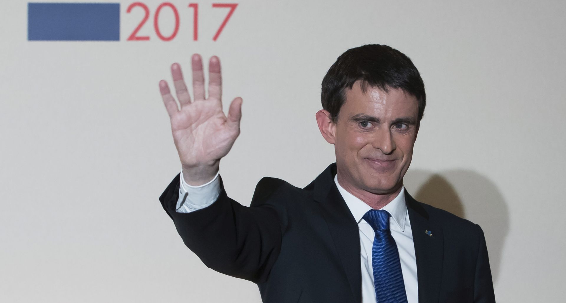 epa05760271 Former French Prime Minister and candidate for the left wing party Parti Socialiste (PS) party, Manuel Valls gestures after delivering his concession speech after losing the second round of the party primaries for the 2017 French Presidential Elections, in Paris, France, 29 January 2017. Poll estimates show Benoit Hamon winning the vote with 58.5 per cent of the vote against Valls' 41 per cent.  EPA/IAN LANGSDON