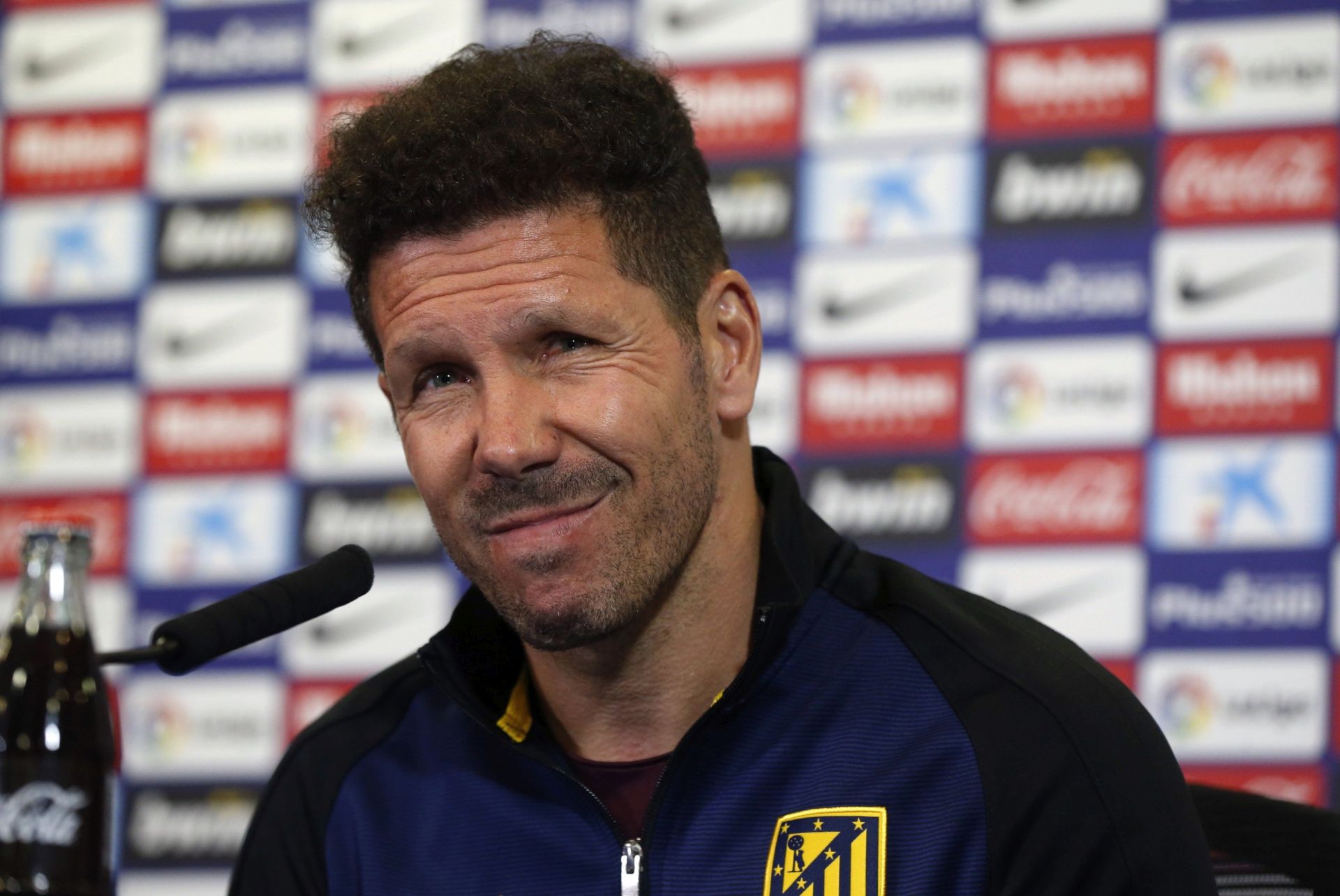 epa05925675 Atletico Madrid's Argentinian head coach Diego Simeone during the press conference held at Vicente Calderon stadium in Madrid, Spain on 24 April 2017 on the eve of their Primera Division soccer match against Villarreal.  EPA/KIKO HUESCA
