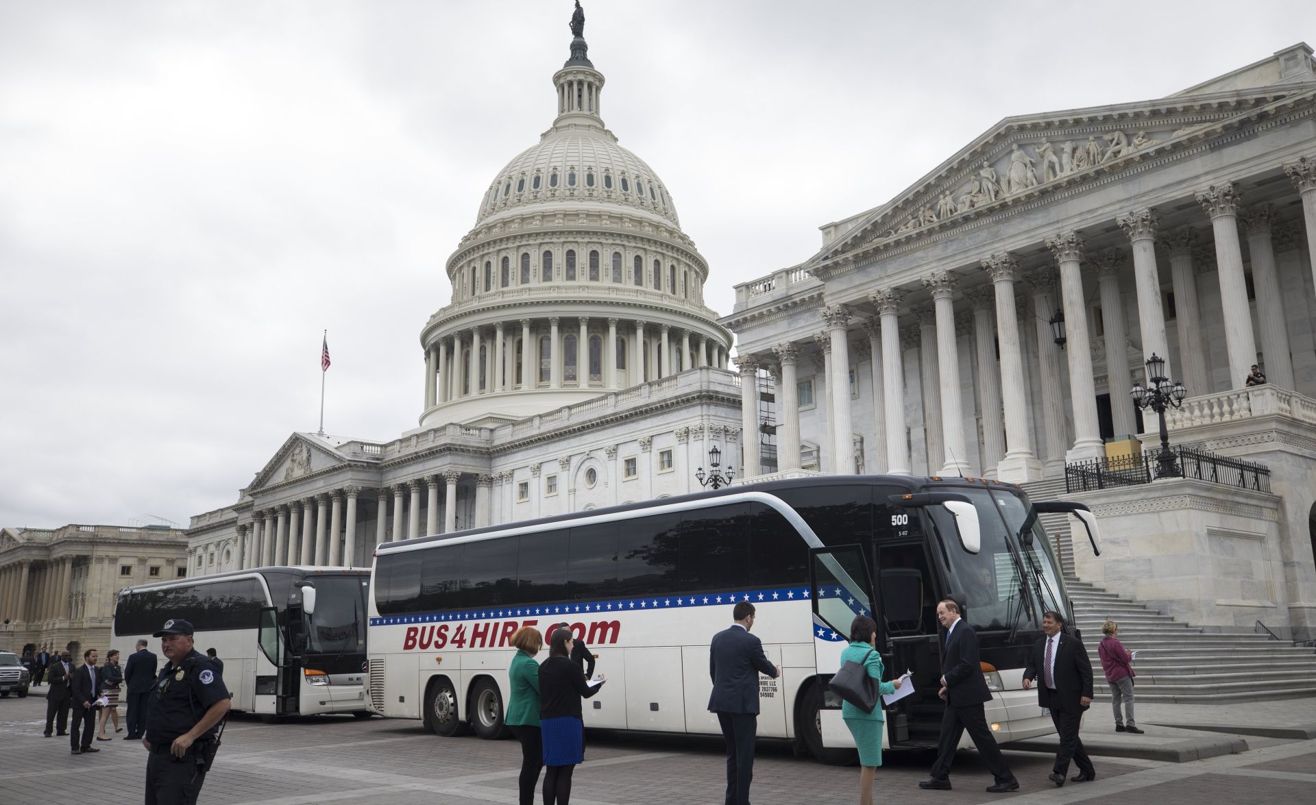 epa05929443 US Senators board busses for the White House for a briefing on North Korea outside the US Capitol in Washington, DC, USA, 26 April 2017. Secretary of State Rex Tillerson, along with Defense Secretary James Mattis, Director of National Intelligence Dan Coats, and Chairman of the Joint Chiefs of Staff General Joseph Dunford, are delivering the briefing.  EPA/JIM LO SCALZO