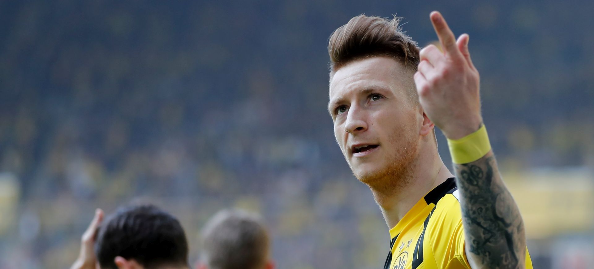 epa05946761 Dortmund's Marco Reus celebrates scoring the first goal during the German Bundesliga soccer match between Borussia Dortmund and TSG 1899 Hoffenheim in Dortmund, Germany, 06 May 2017.  EPA/FRIEDEMANN VOGEL EMBARGO CONDITIONS - ATTENTION: Due to the accreditation guidelines, the DFL only permits the publication and utilisation of up to 15 pictures per match on the internet and in online media during the match.