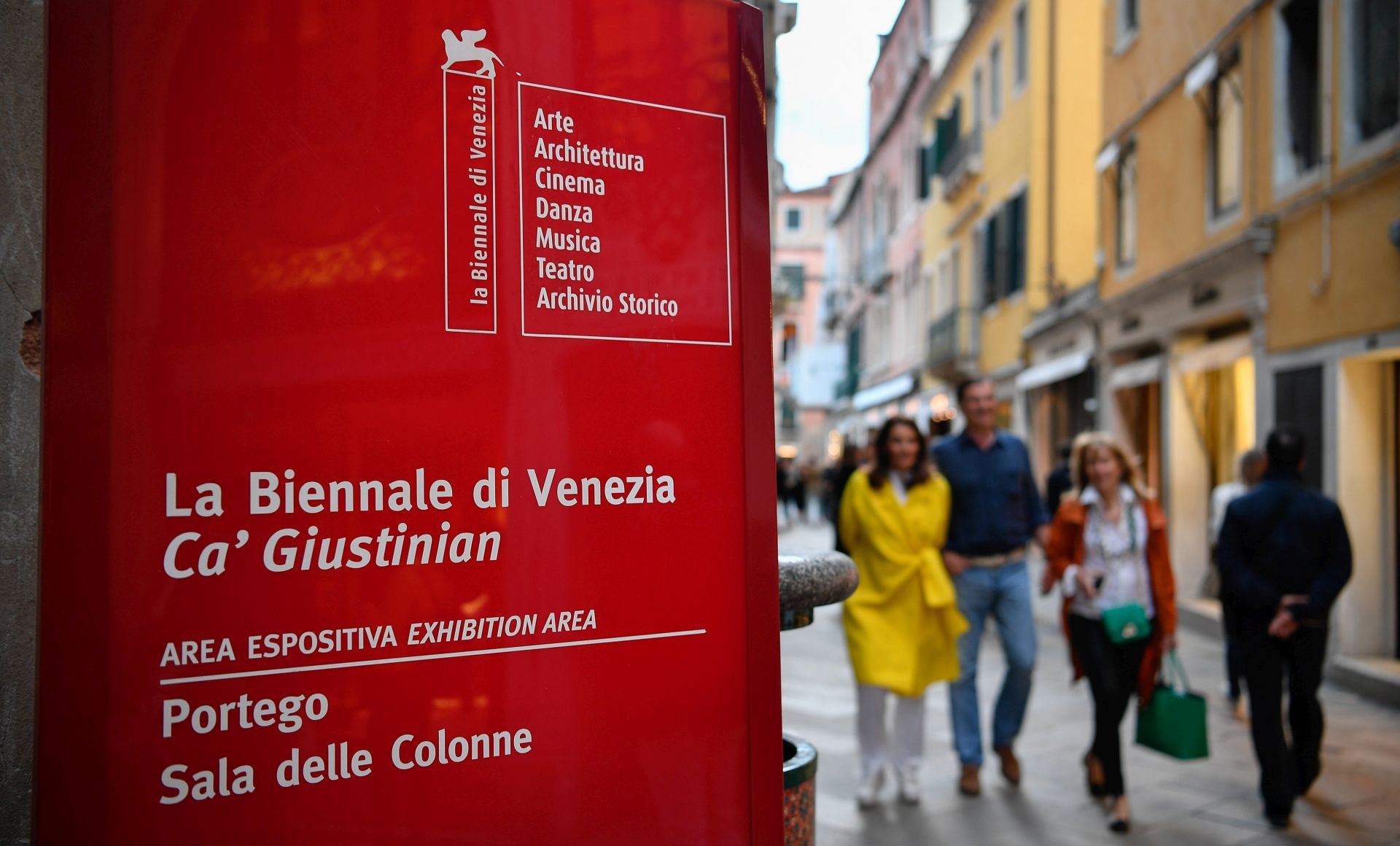 epa05953552 A banner advertises the 57th International Art Exhibition La Biennale di Venezia, in Venice, Italy, 09 May 2017. The Biennale Arte 2017 runs from 13 May to 26 November.  EPA/ANDREA MEROLA HUNGARY OUT