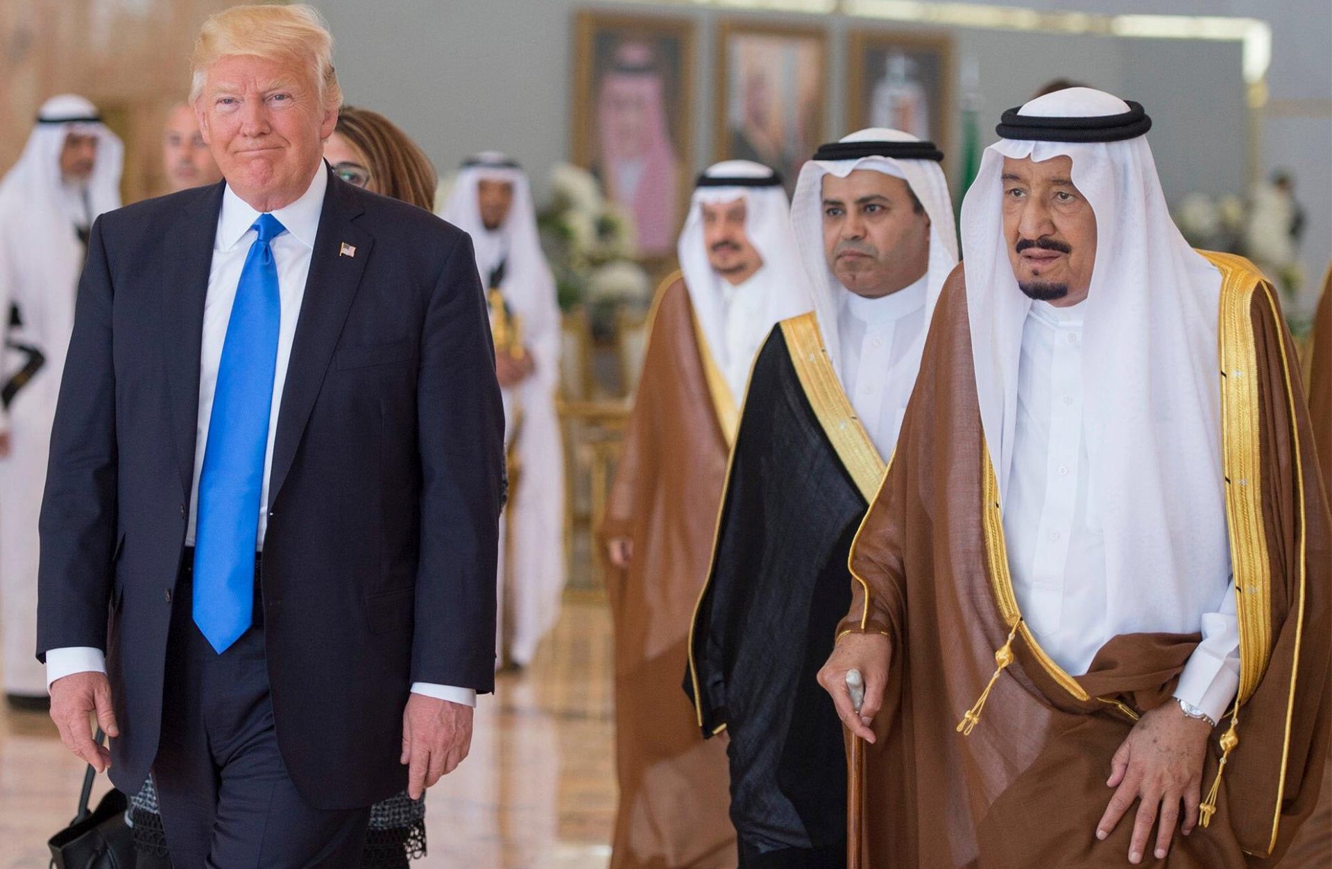 epa05976128 A handout photo made available by the Saudi Press Agency shows US President Donald J. Trump (L) after being welcomed by Saudi Arabia's King Salman bin Abdulaziz Al Saud (R) at King Khalid International Airport in Riyadh, Saudi Arabia, 20 May 2017. Trump is on an official visit to Saudi Arabia, the first stop of his first foreign trip since taking office in January 2017.  EPA/SAUDI PRESS AGENCY HANDOUT  HANDOUT EDITORIAL USE ONLY/NO SALES HANDOUT EDITORIAL USE ONLY/NO SALES