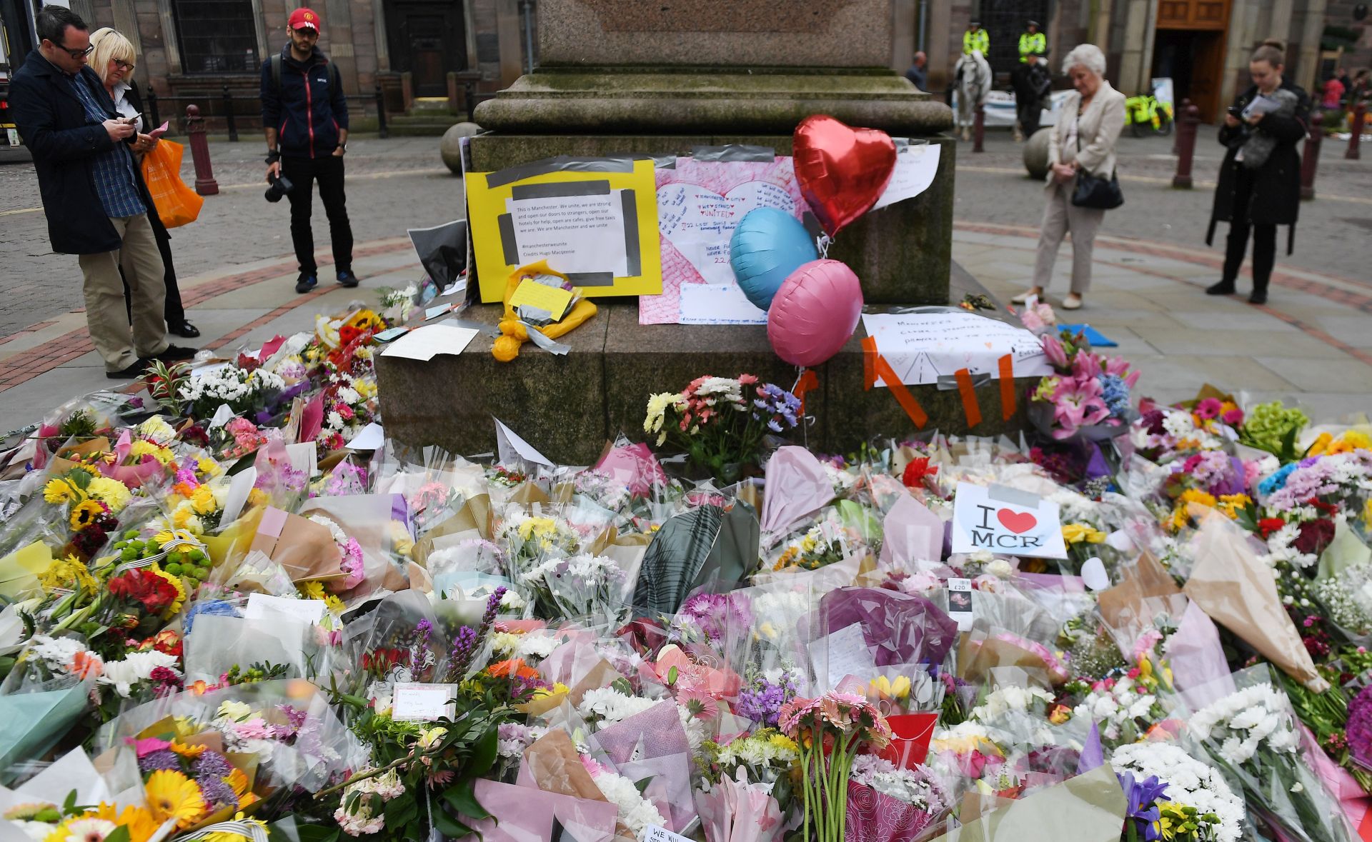 epa05985896 Tributes at a vigil for the people who lost their lives during the Manchester terror attack in central Manchester, Britain, 24 May 2017. Britain is on critical alert following the Manchester terror attack on the Manchester Arena late 22 May, that saw 22 people loose their lives with scores of people injured. The government has indicated that the military are to be deployed on the streets along side the police.  EPA/ANDY RAIN
