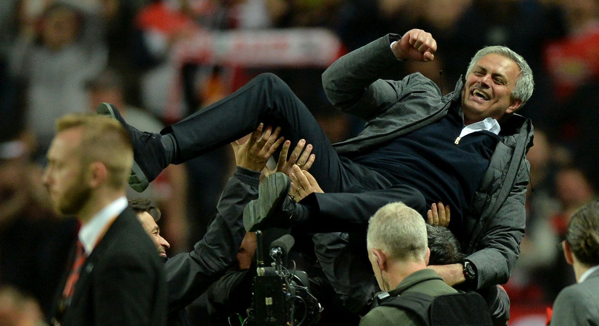 epa05987681 Manchester United manager Jose Mourinho is tossed in the air after the UEFA Europa League Final match between Ajax Amsterdam and Manchester United held at the Friends Arena in Stockholm, Sweden, 24 May 2017. Manchester won the match 2-0.  EPA/PETER POWELL