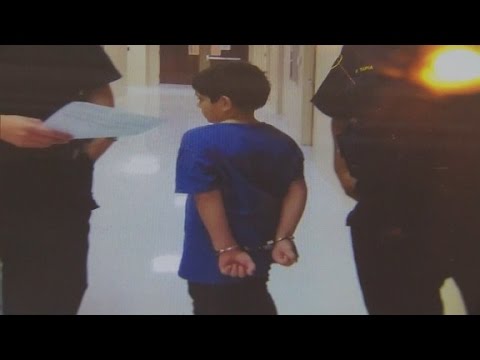 VIDEO: Bolesnom dječaku stavili lisičine i izvukli ga iz škole u mentalnu instituciju