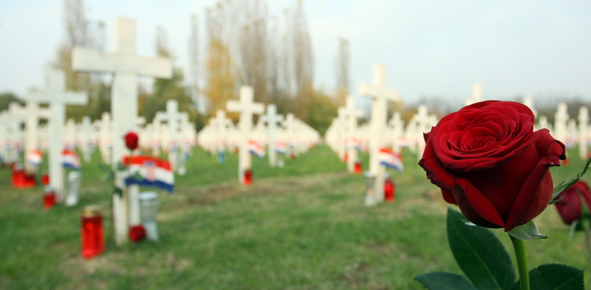 Vukovar, 18.11.2013 - Memorijalno groblje rtava Domovinskog rata u Vukovaru.
foto FaH/ Damir SENÈAR /ds