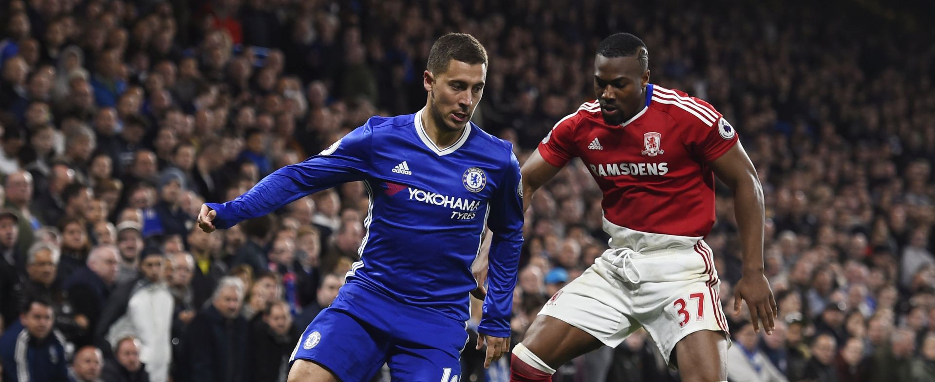 epa05951478 Chelsea's Eden Hazard (L) vies for the ball against Middlesbrough's Adams Traore (R) during the English Premier League soccer match between Chelsea FC and Middlesborough FC at Stamford Bridge in London, Britain, 08 May 2017.  EPA/WILL OLIVER EDITORIAL USE ONLY. No use with unauthorized audio, video, data, fixture lists, club/league logos or 'live' service. Online in-match use limited to 75 images, no video emulation. No use in betting, games or single club/league/player publications.