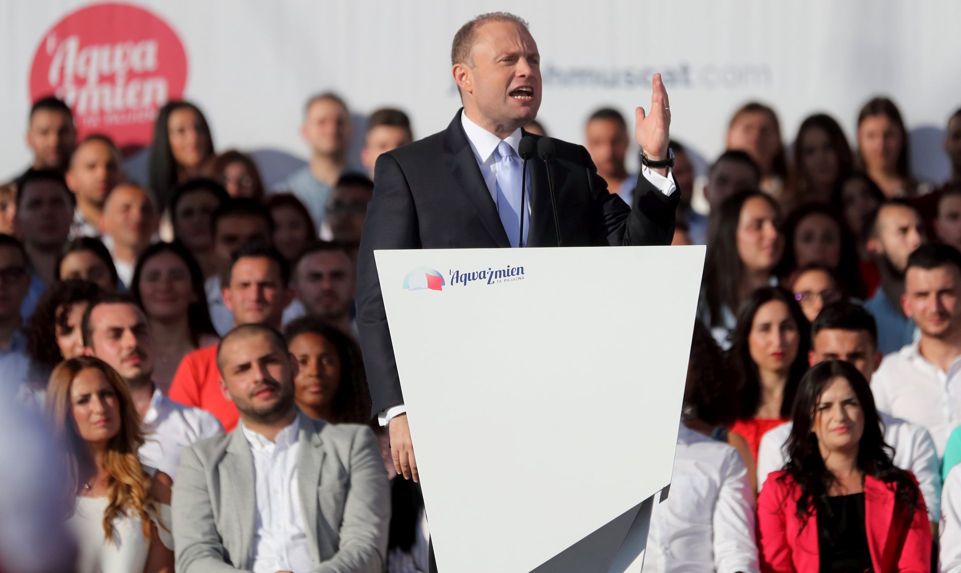 epa05996161 Malta Prime Minister and Malta Partit Laburista (Labour Party) leader Joseph Muscat (C) speaks during the PL mass meeting in Floriana, Malta, 28 May 2017. Malta will hold a general election on 03 June 2017.  EPA/DOMENIC AQUILINA