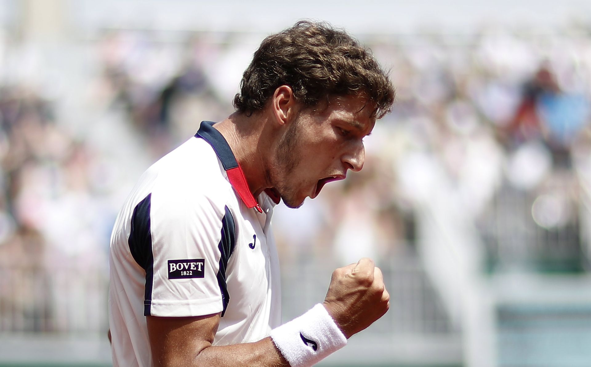epa06005272 Pablo Carreno Busta of Spain reacts after winning the first set against Grigor Dimitrov of Bulgaria during their men’s single 3nd round match during the French Open tennis tournament at Roland Garros in Paris, France, 02 June 2017.  EPA/YOAN VALAT