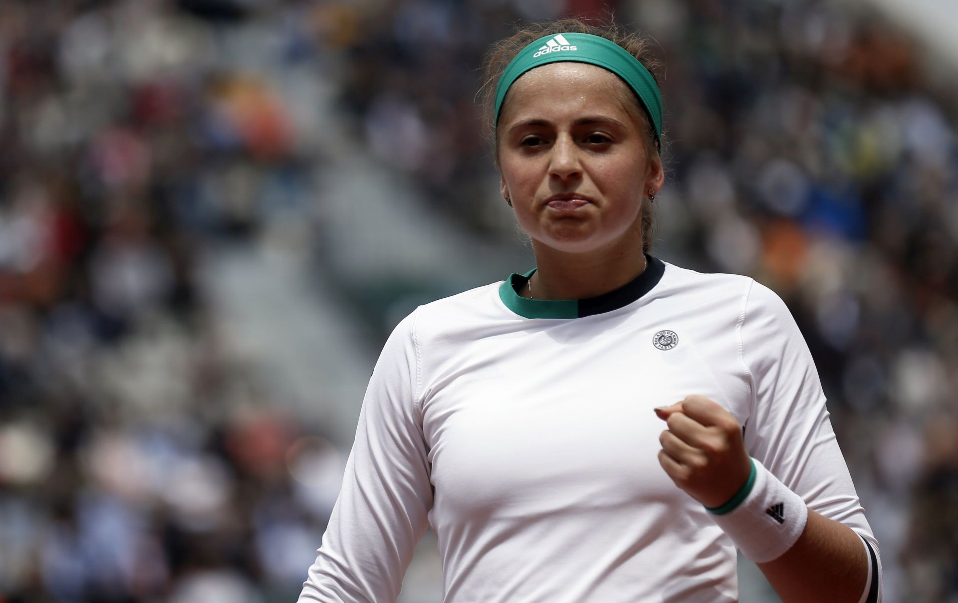 epa06013519 Jelena Ostapenko of Latvia reacts as she plays against Caroline Wozniacki of Denmark during their women’s singles quarter final match during the French Open tennis tournament at Roland Garros in Paris, France, 06 June 2017.  EPA/ETIENNE LAURENT