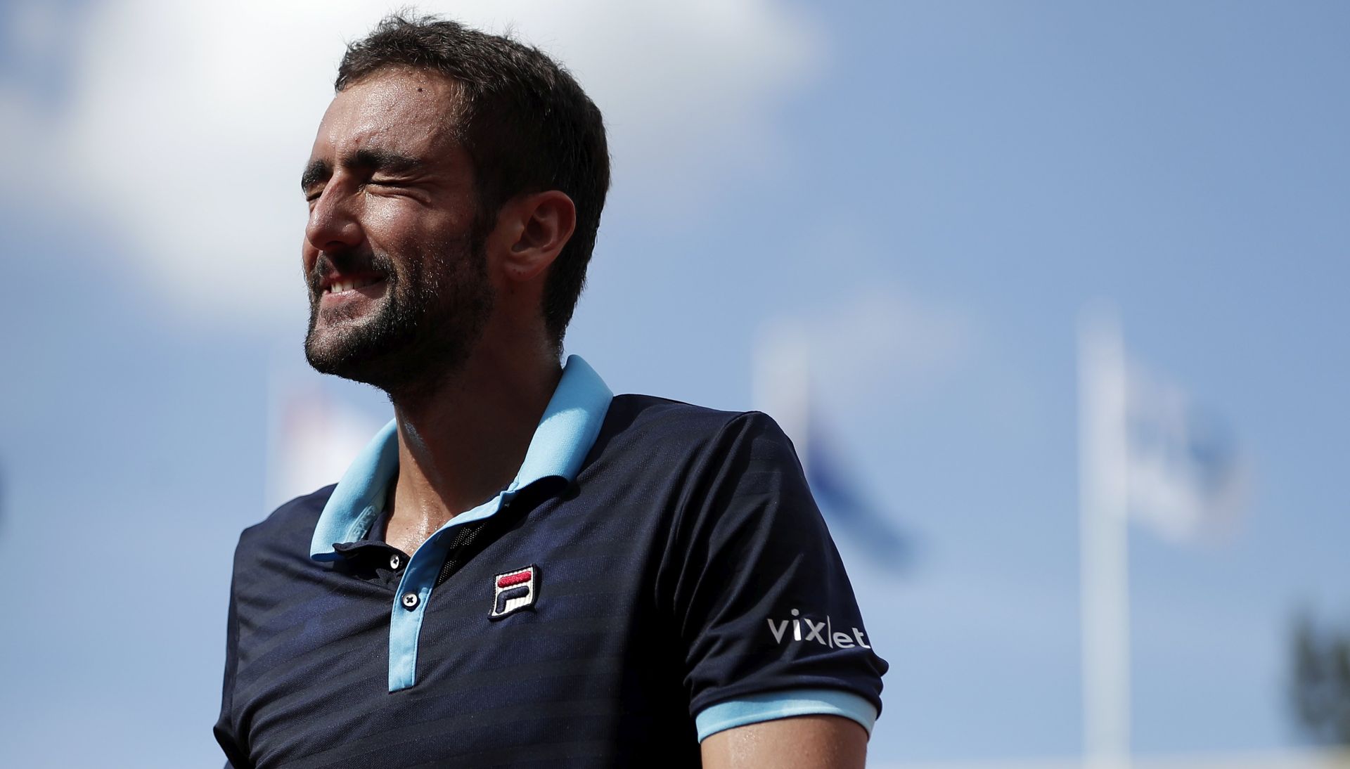 epa06015222 Marin Cilic of Croatia reacts as he plays against Stanislas Wawrinka of Switzerland during their men’s singles quarter final match during the French Open tennis tournament at Roland Garros in Paris, France, 07 June 2017.  EPA/IAN LANGSDON