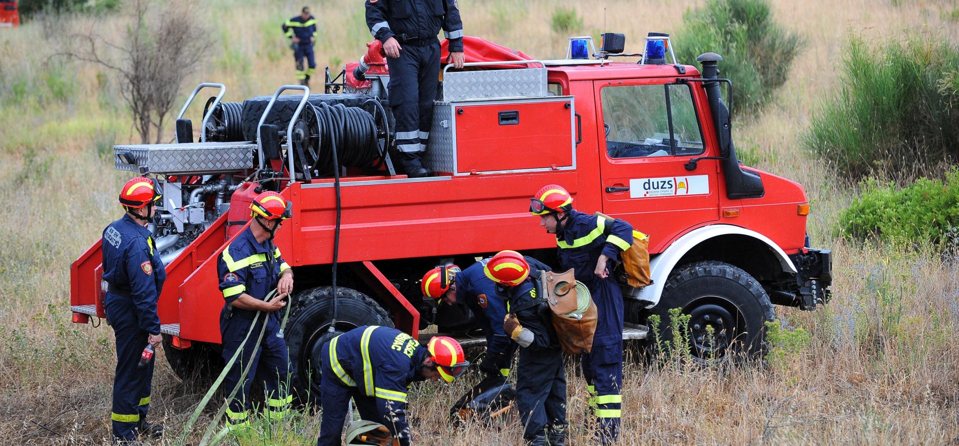 Iz požara kuće u Zagrebu spašene dvije osobe