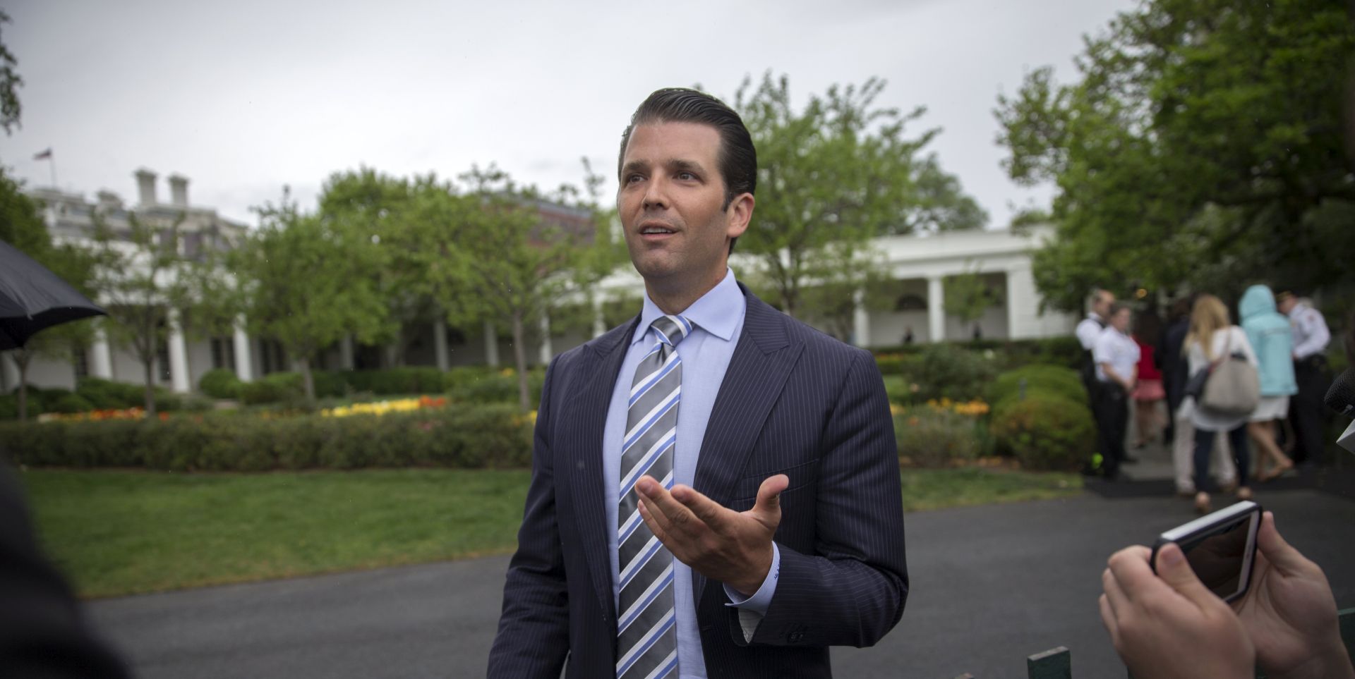 epa06078734 (FILE) - Donald Trump Jr. talks to reporters during the White House Easter Egg Roll on the South Lawn of the White House in Washington, DC, USA, 17 April 2017 (reissued 10 July 2017). According to reports, US President Donald Trump's son, Donald Trump Jr., has admitted that has had allegedly met with a Russian lawyer in 2016.  EPA/SHAWN THEW