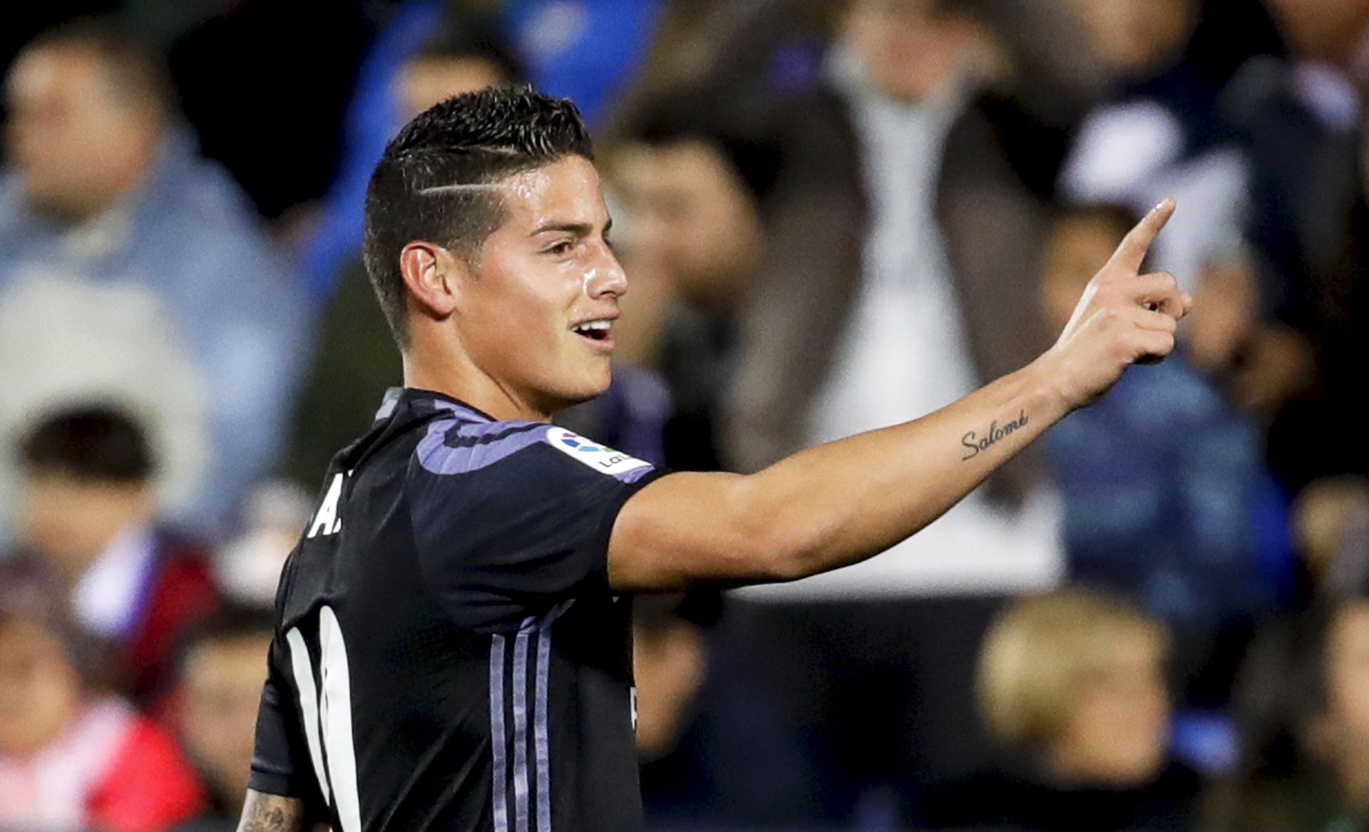 epa06080991 (FILE) - Real Madrid's James Rodriguez celebrates after scoring the opening goal during the Spanish Primera Division soccer match between CD Leganes and Real Madrid at Butarque stadium in Madrid, Spain, 05 April 2017 (reissued 11 July 2017). German Bundesliga soccer club Bayern Munich on 11 July 2017 announced James Rodriguez comes from Spain's Real Madrid on a two-year loan.  EPA/JUANJO MARTIN