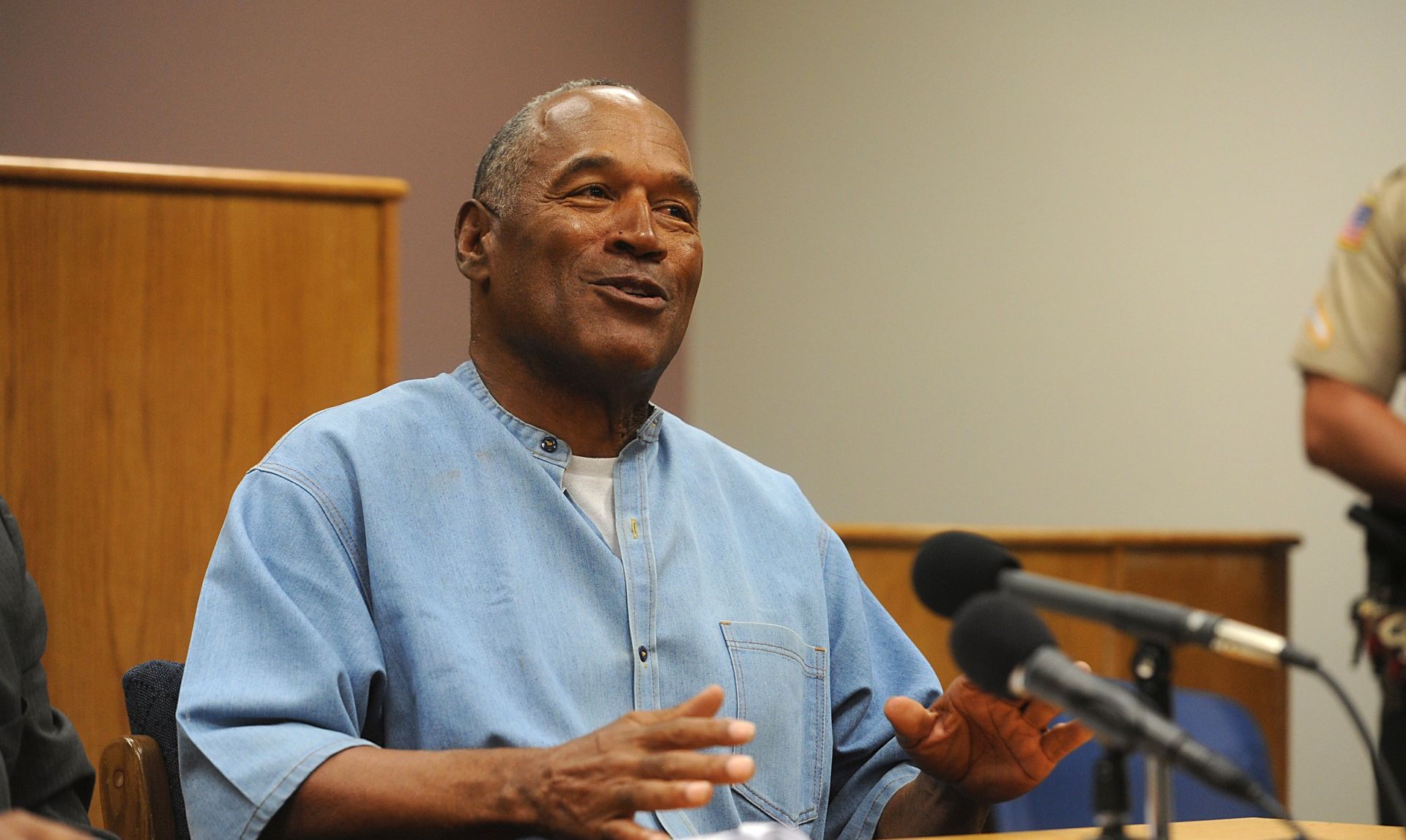 epa06100303 O.J. Simpson attends his parole hearing at Lovelock Correctional Center (LCC), in Lovelock, Nevada, USA, 20 July 2017. Simpson, 70, is serving a nine to 33 year prison term for a 2007 armed robbery and kidnapping conviction.  EPA/JASON BEAN/RENO GAZETTE-JOURNAL / POOL