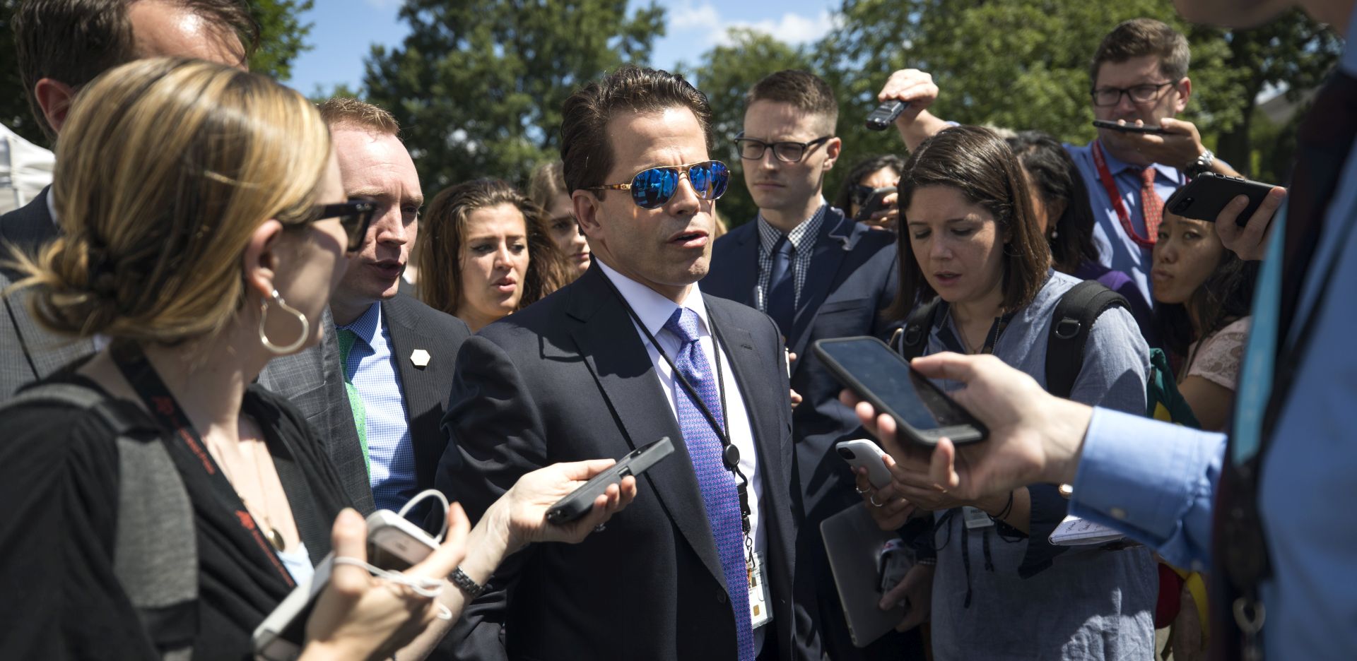 epa06108813 Anthony Scaramucci (C), US President Donald Trump's new communication's director, speaks to reporters about firing White House aides to stop leaks to the press outside the West Wing of the White House in Washington, DC, USA, 25 July 2017. Scaramucci also spoke about Trump's increasingly testy relationship with Attorney General Jeff Sessions.  EPA/JIM LO SCALZO