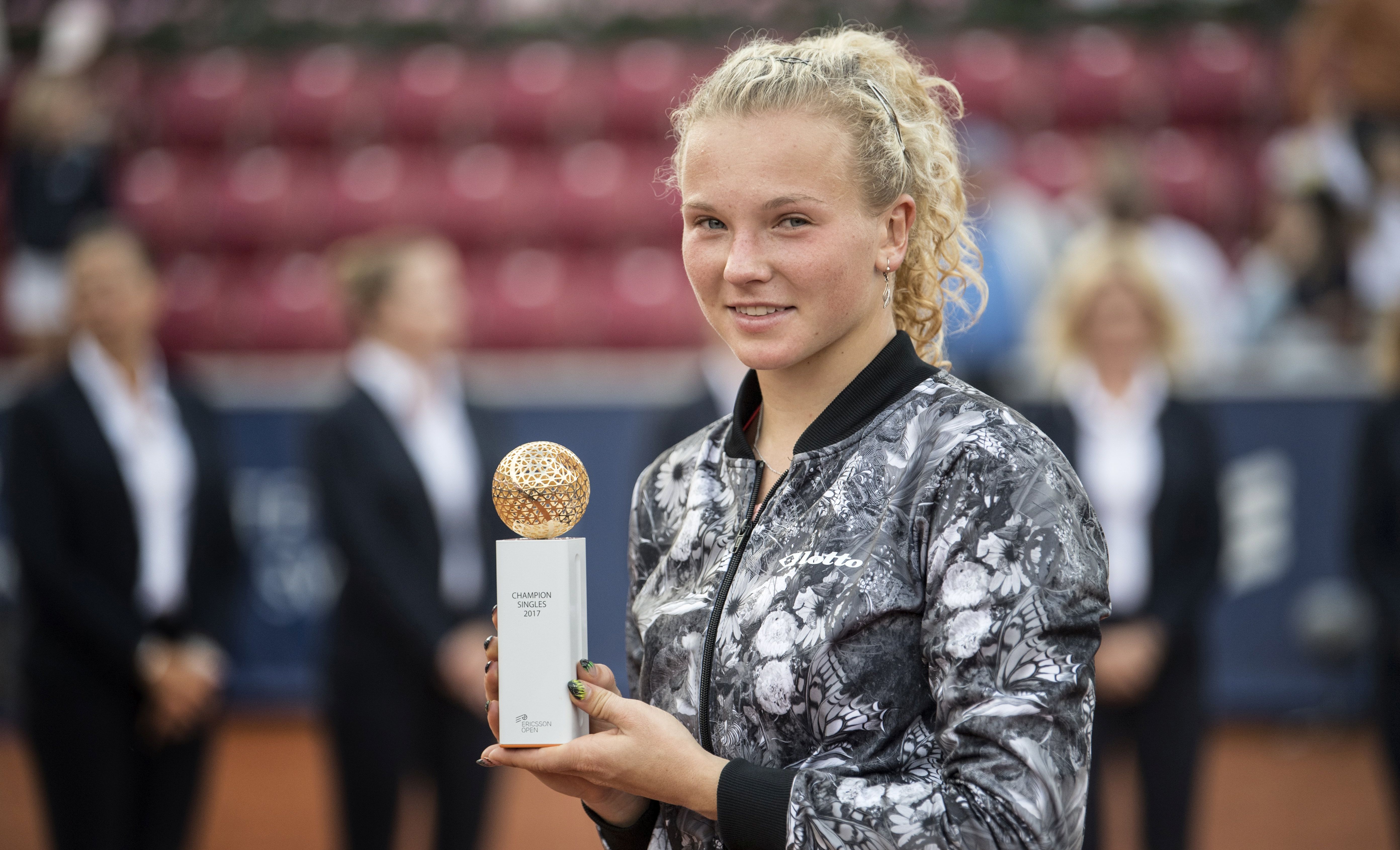 epa06117879 Katerina Siniakova of the Czech Republic poses with the trophy after winning the Swedish Open singles final against Caroline Wozniacki in Bastad, Sweden, 30 July 2017.  EPA/Bjorn Larsson Rosvall  SWEDEN OUT