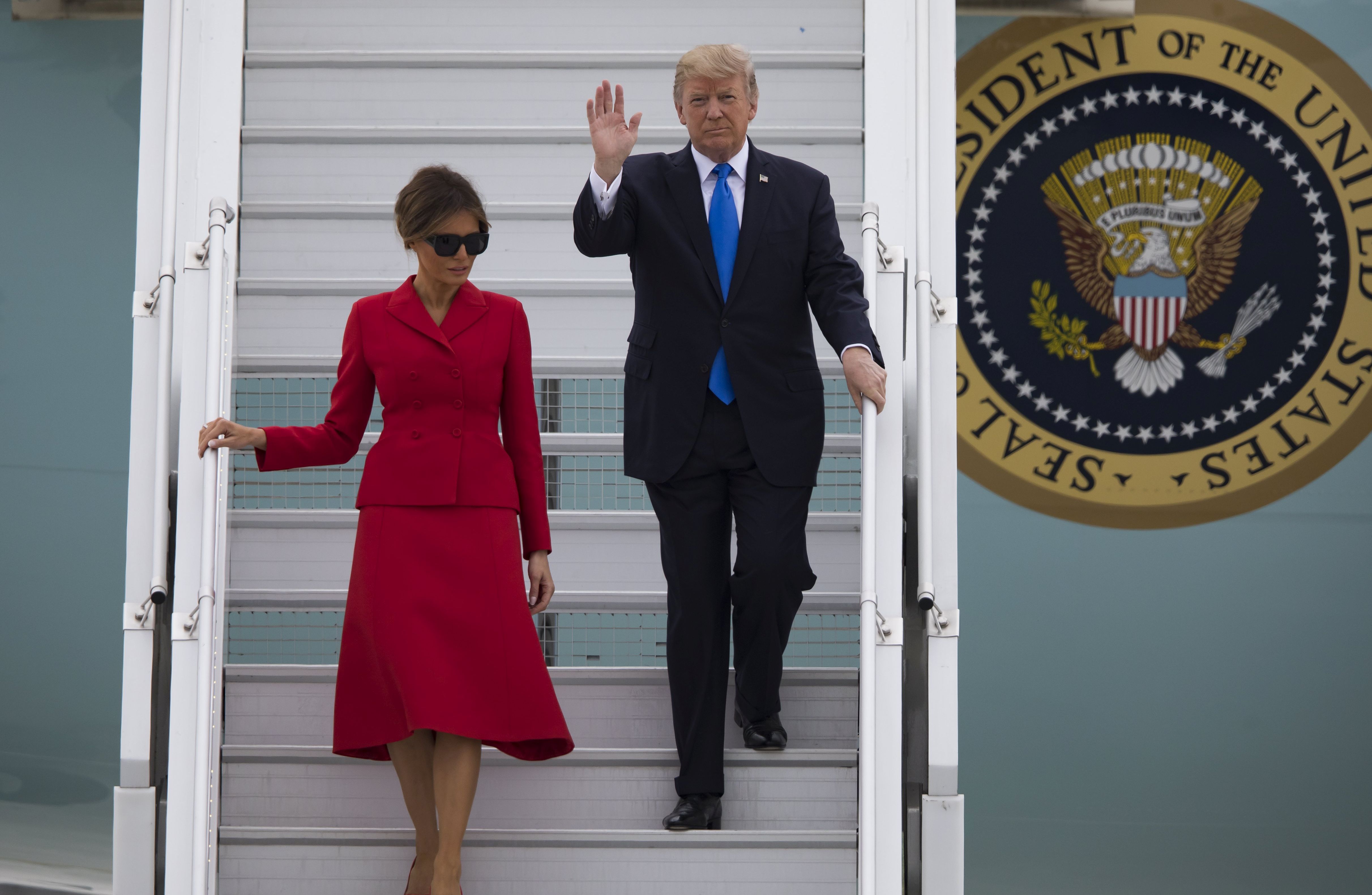 epa06084137 US President Donald J. Trump (R) and his wife Melania disembark Air Force One at Orly airport in Orly, near Paris, France, 13 July 2017. Trump is on a two-day visit in Paris.  EPA/IAN LANGSDON