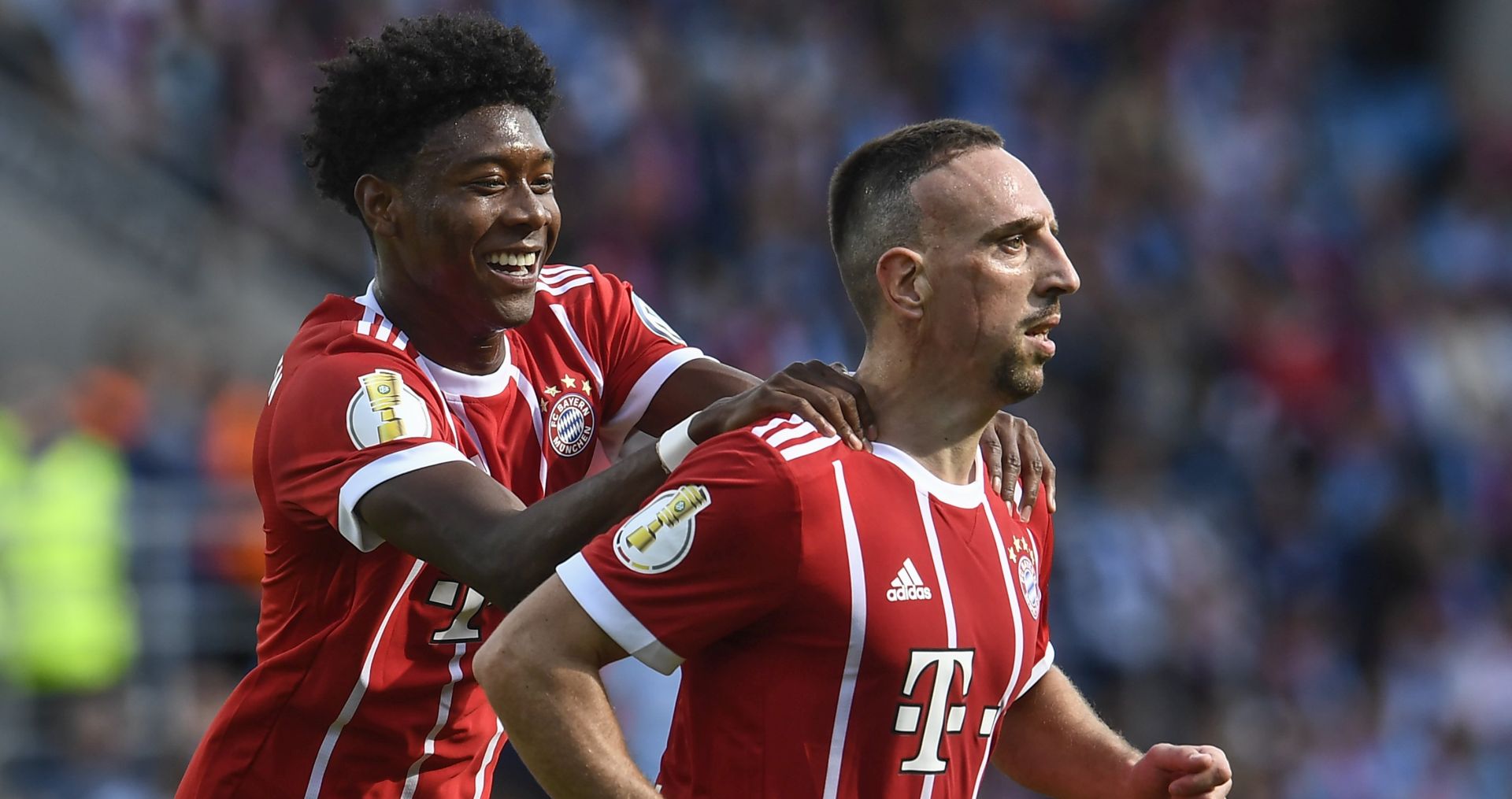 epa06140234 Bayern's Franck Ribery (R) celebrates with teammate David Alaba (L) after he scored against Chemnitzer FC during the German DFB Cup first round match between Chemnitzer FC and FC Bayern Munich in Chemnitz, Germany, 12 August 2017.  EPA/FILIP SINGER ATTENTION: BLOCKING PERIOD! The DFB permits the further utilisation and publication of the pictures for mobile services (especially MMS) and for DVB-H and DMB only after the end of the match.)