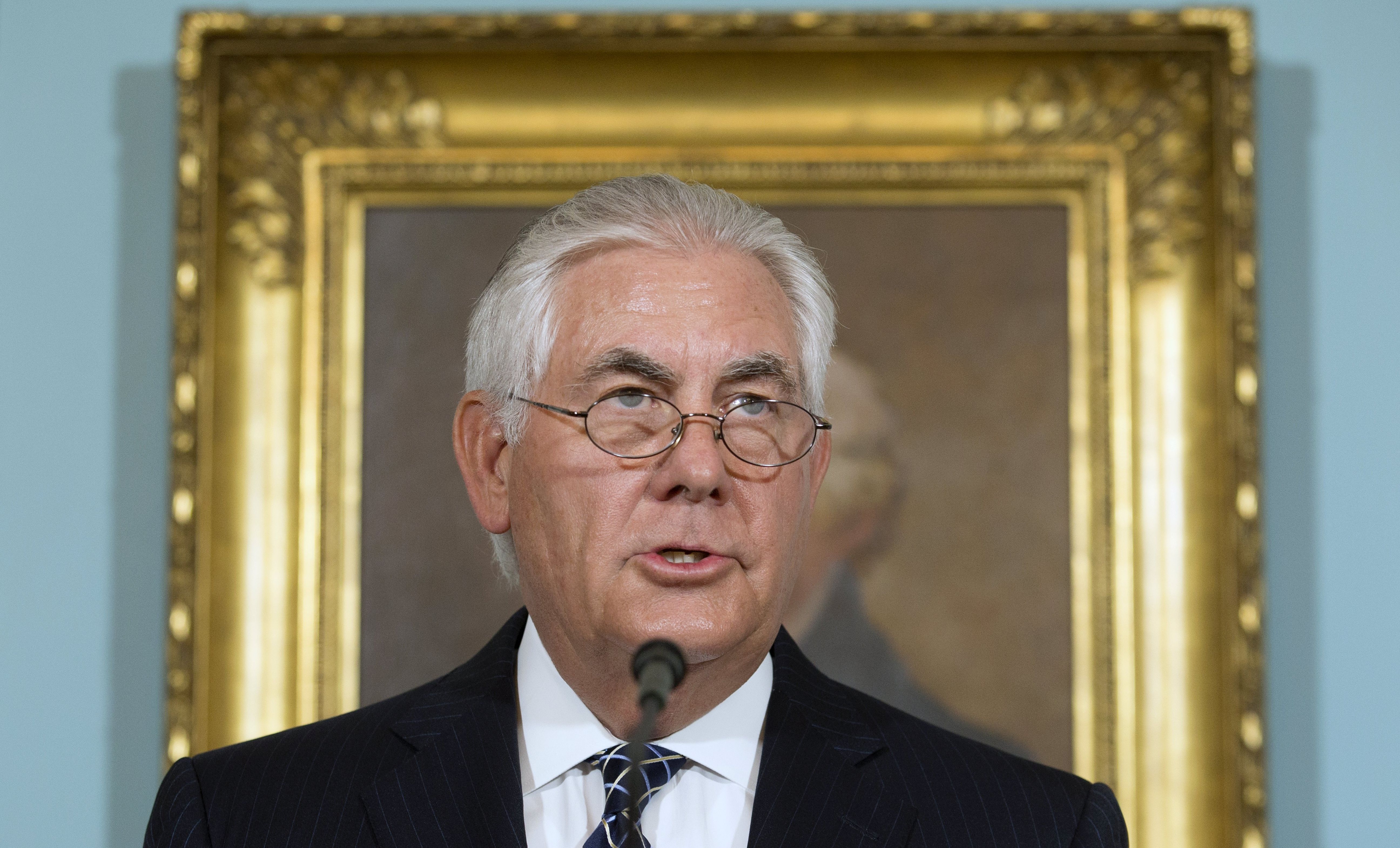 epa06145727 US Secretary of State Rex Tillerson delivers remarks at the release of the 2016 International Religious Freedom Annual report, at the State Department in Washington, DC, USA, 15 August 2017.  EPA/MICHAEL REYNOLDS