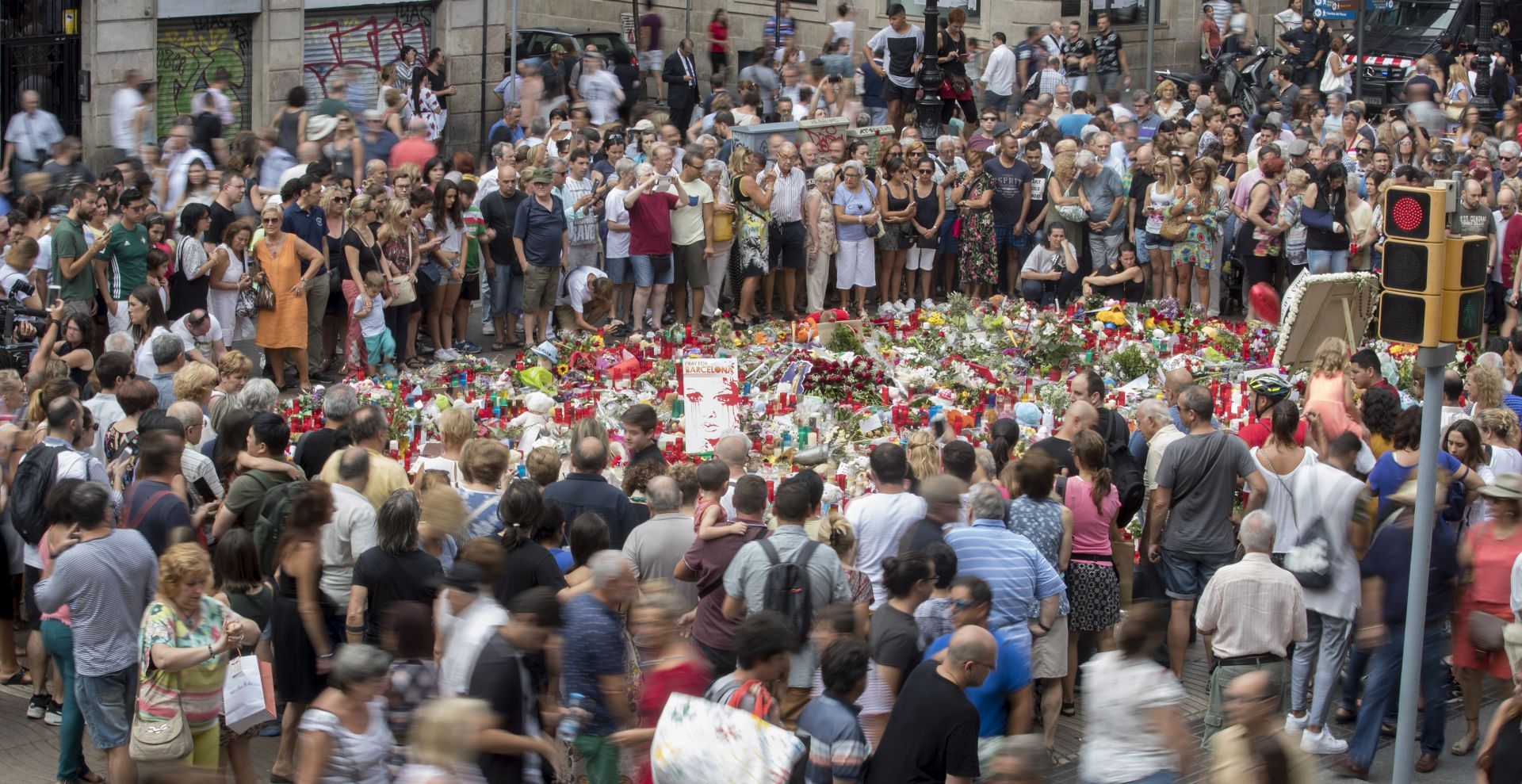 epa06152944 People pay their respect to the victims outside the Liceu Theatre, on the site of a deadly van attack in Barcelona, Spain, 20 August 2017. At least 14 people were killed and some 130 others injured after cars crashed into pedestrians on the La Rambla boulevard in Barcelona and on a promenade in the coastal city of Cambrils on 17 August. Spanish police have stated that the attacks in Barcelona and in Cambrils were linked. The so-called 'Islamic State' (IS) in the meantime has claimed responsibility for the attacks in Barcelona and Cambrils. Spanish police are still hunting for the driver of a van who perpetrated the deadly attack in Barcelona.  EPA/MARTA PEREZ