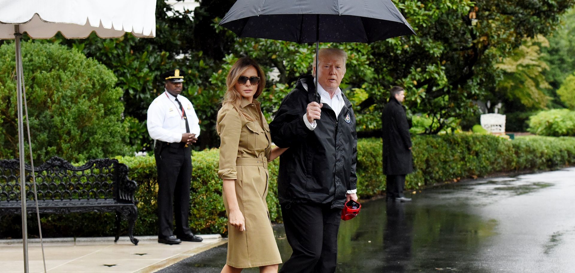epa06179011 US President Donald J. Trump (C-R) walks with First Lady Melania Trump (C-L) prior to their departure by the 'Marine One' helicopter from the White House in Washington, DC, USA, 02 September 2017. The US President and First Lady are reported to travel again to Texas to visit individuals impacted by Hurricane Harvey.  EPA/Olivier Douliery / POOL
