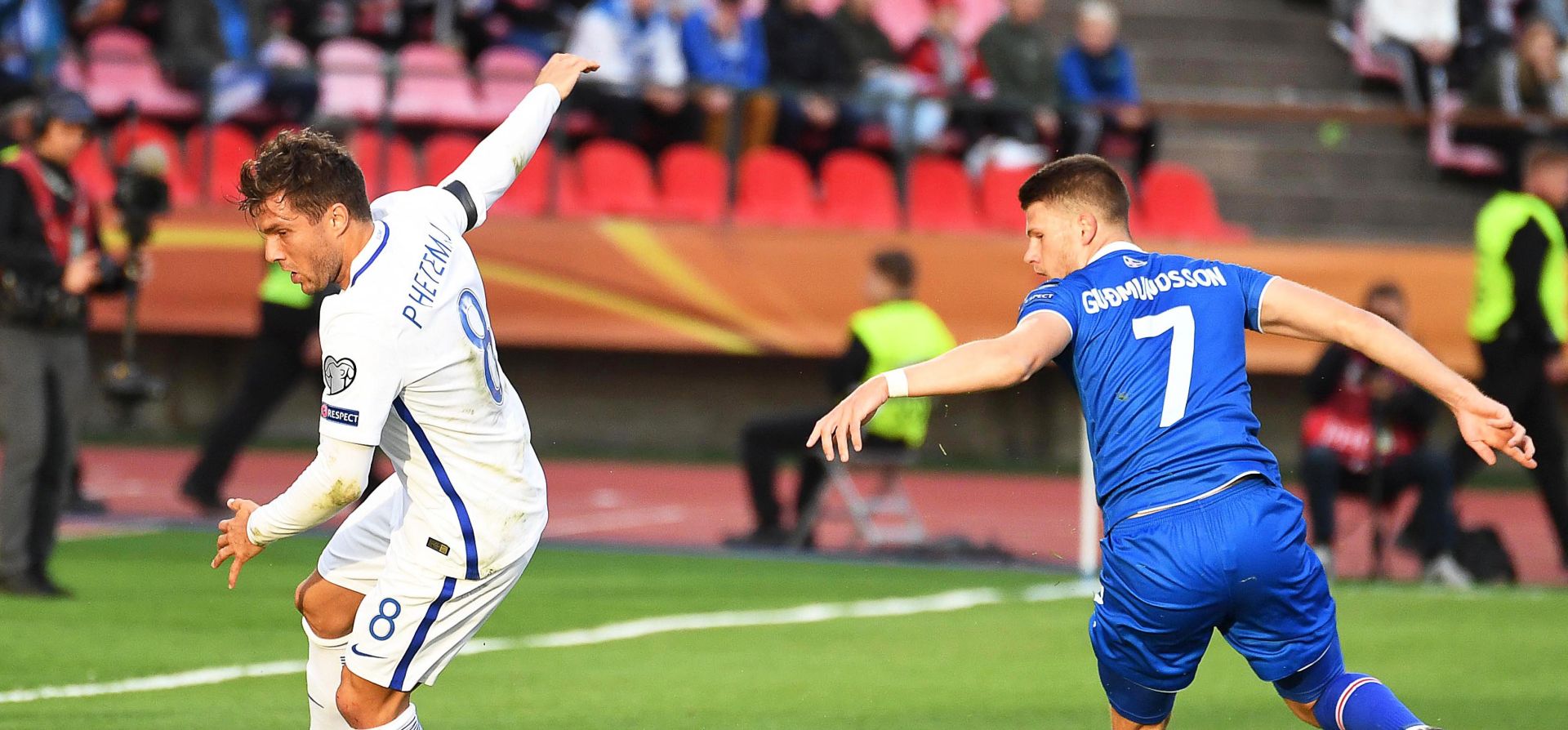 epa06179408 Perparim Hetemaj (L) of Finland in action against Johann Gudmundsson (R) of Iceland during the FIFA World Cup 2018 qualifying soccer match between Finland and Iceland in Tampere, Finland, 02 September 2017.  EPA/KIMMO BRANDT