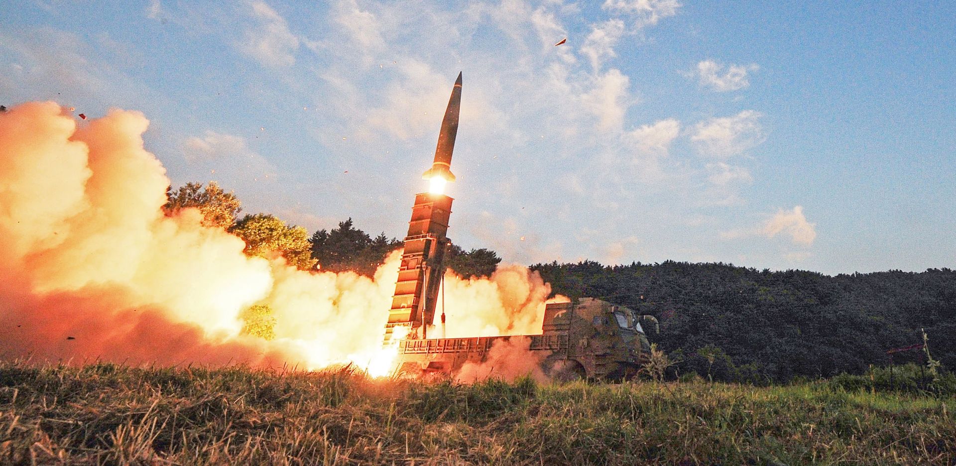 epa06182555 A handout photo made available by the South Korea Defense Ministry shows a Hyunmoo-2 missile being launched at an undisclosed location on the east coast of South Korea, 04 September 2017, as the South Korean military conducts a combined live-fire exercise in response to North Korea's sixth nuclear test a day earlier. The training involved the country's Hyunmoo ballistic missile and F-15K fighter jets.  EPA/SOUTH KOREA DEFENSE MINISTRY / H  HANDOUT EDITORIAL USE ONLY/NO SALES