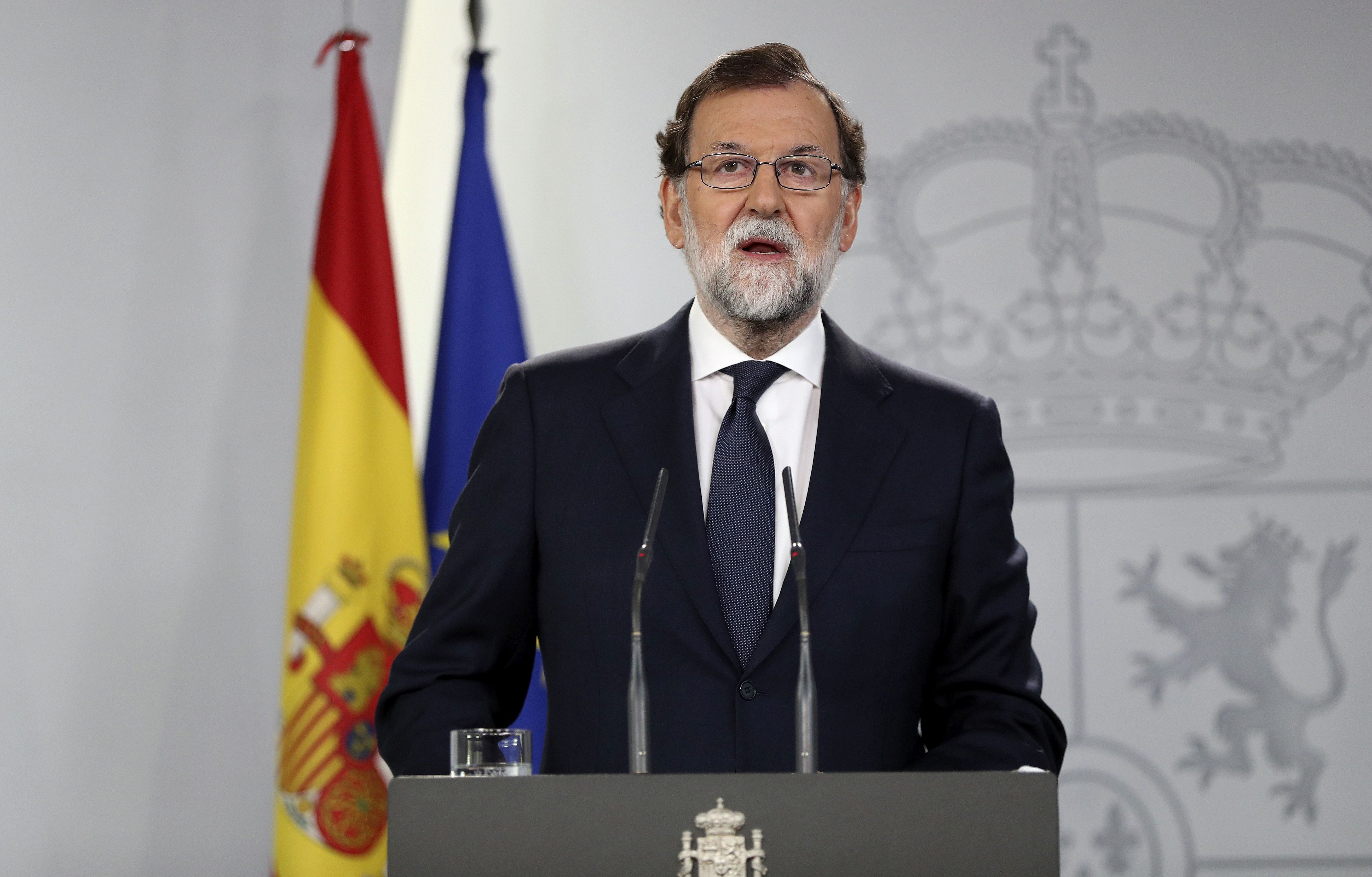 epa06216424 Spanish Prime Minister Mariano Rajoy, during his appearance this afternoon at the Palace of La Moncloa, in Madrid, Spain, on 20 September 2017. Rajoy has asked the leaders of the Catalonian Regional Government to 'cease their actions' saying 'they know that this referendum can no longer be held' because 'it was never legal and legitimate' and they are 'in time to avoid greater evils.'.  EPA/Chema Moya