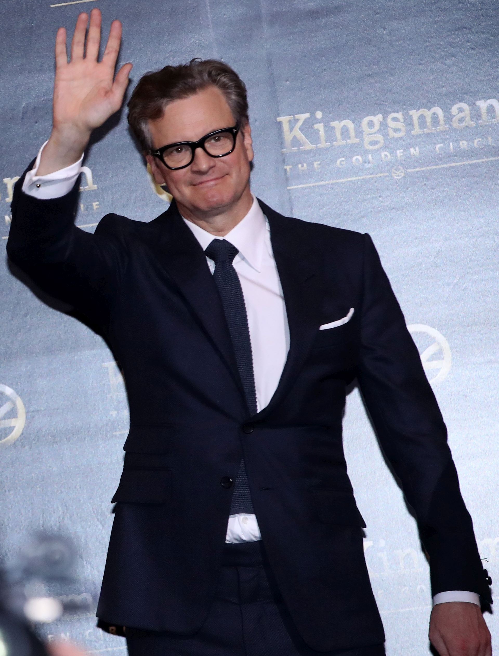epa06216931 British actor Colin Firth, the star of the new movie 'Kingsman: The Golden Circle,' waves to the fans at a red carpet event for the film in Seoul, South Korea, 20 September 2017 (issued 21 September 2017).  EPA/YONHAP SOUTH KOREA OUT