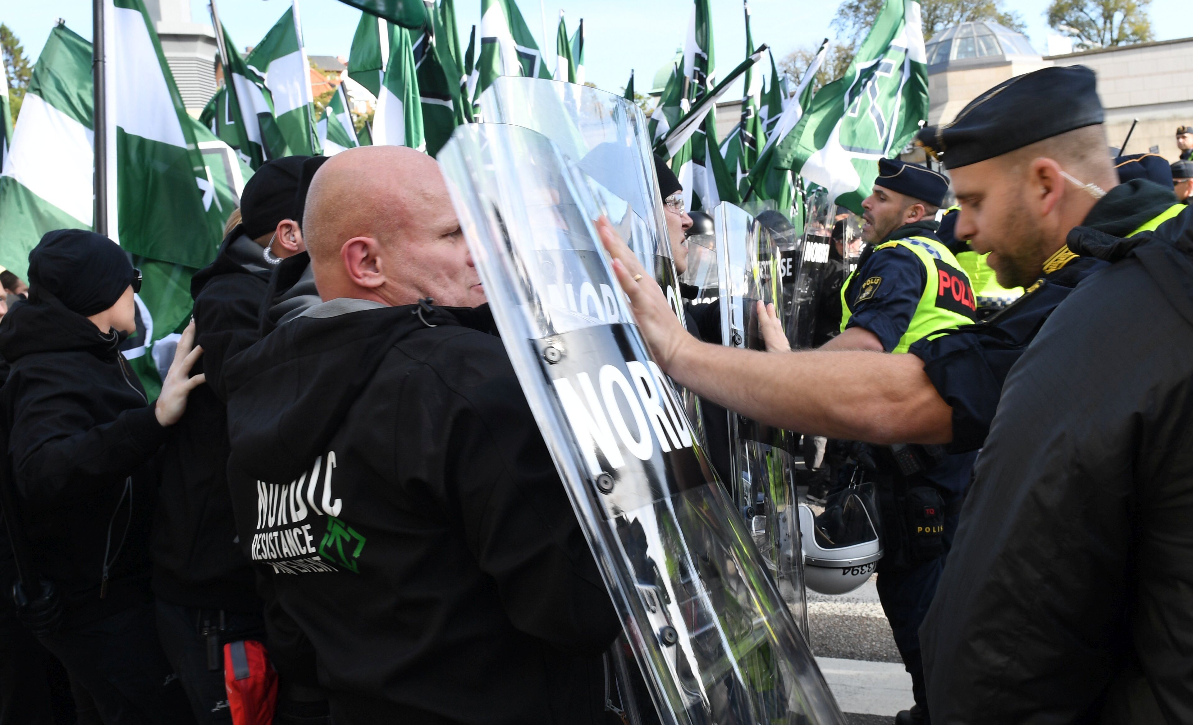 epa06235924 Police officers scuffle with NMR demonstrators while they try to walk a forbiden street during the Nordic Resistance Movement (NMR) march in central Gothenburg, Sweden, 30 September 2017.  EPA/FREDRIK SANDBERG  SWEDEN OUT