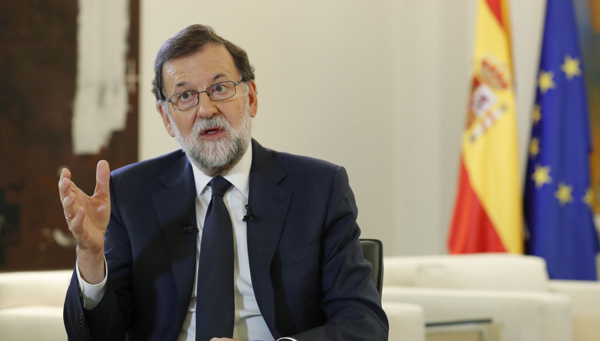 epa06246182 Spanish Prime Minister Mariano Rajoy gestures while speaking during an interview with Spanish News Agency Agencia EFE, at the La Moncloa Palace in Madrid, Spain, 05 October 2017. Rajoy demanded Catalonian regional Government President Carles Puigdemont to cancel his project of making an unilateral Independence declaration of the region 'as soon as possible'.  EPA/ANGEL DIAZ