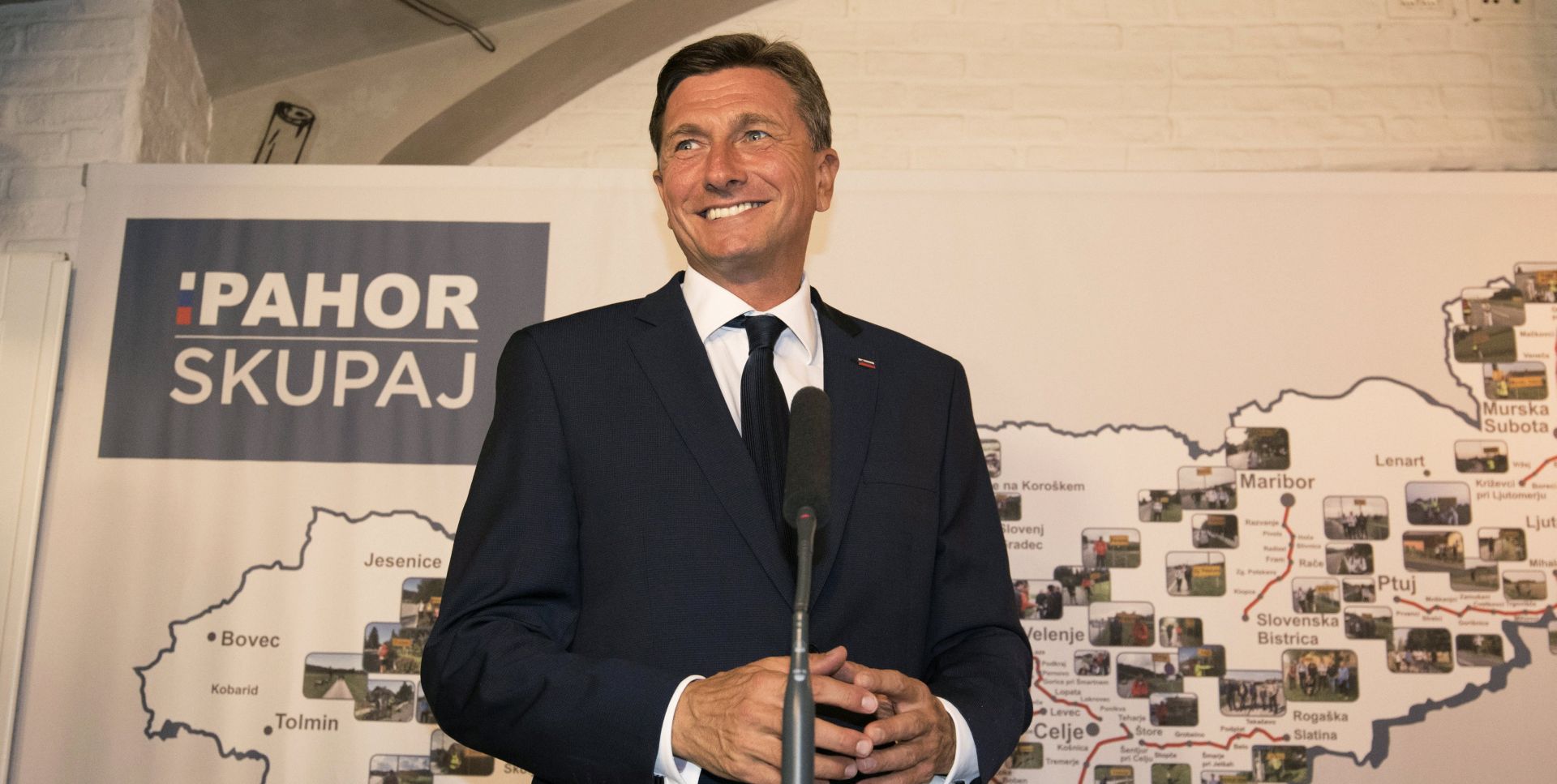 epa06282981 Slovenian President Borut Pahor gives a statement after first results of votes in the Slovenian Presidential Elections 2017 at a polling station Sempeter-Nova Gorica, Slovenia, 22 October 2017. According to exit poll results, Pahor was elected for the second term in the office winning 56.2 percent of the votes.  EPA/IGOR KUPLJENIK
