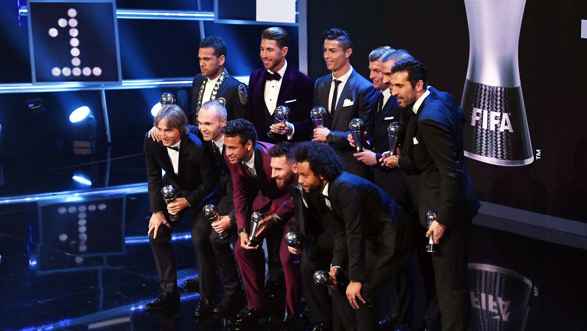 epa06284974 The players voted into the FIFA World 11 pose for a picture during the Best FIFA Football Awards 2017 at the London Palladium, London, Britain 23 October 2017.  EPA/ANDY RAIN