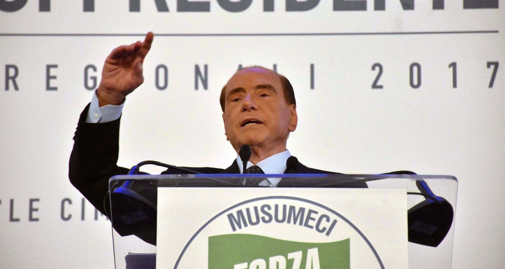 epa06304421 Italian former prime minister and leader of 'Forza Italia' party, Silvio Berlusconi, speaks during an electoral meeting to support the center-right Forza Italia candidate for the presidency of Sicily Region, Nello Musumeci, at the exhibition center 'The smokestacks', in Catania, Italy, 02 November 2017.  EPA/ORIETTA SCARDINO