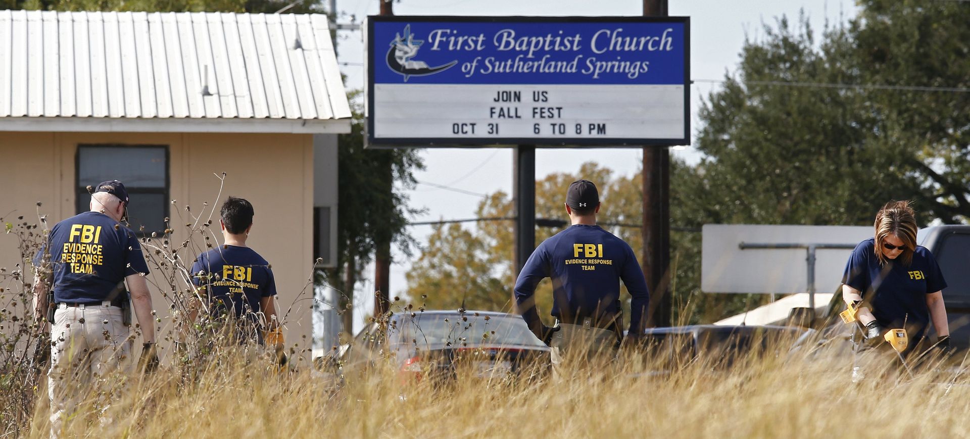 epa06312241 Members of the FBI use metal detectors to search the church grounds while investigators work at the scene of a mass shooting at the First Baptist Church in Sutherland Springs, Texas, USA, 06 November 2017. A single gunman identified as Devin Patrick Kelley, 26, is suspected of killing 26 people including several children as they attended church 05 November 2017. Kelley was found dead in his vehicle after a brief chase, however the cause of his death is unclear.  EPA/LARRY W. SMITH