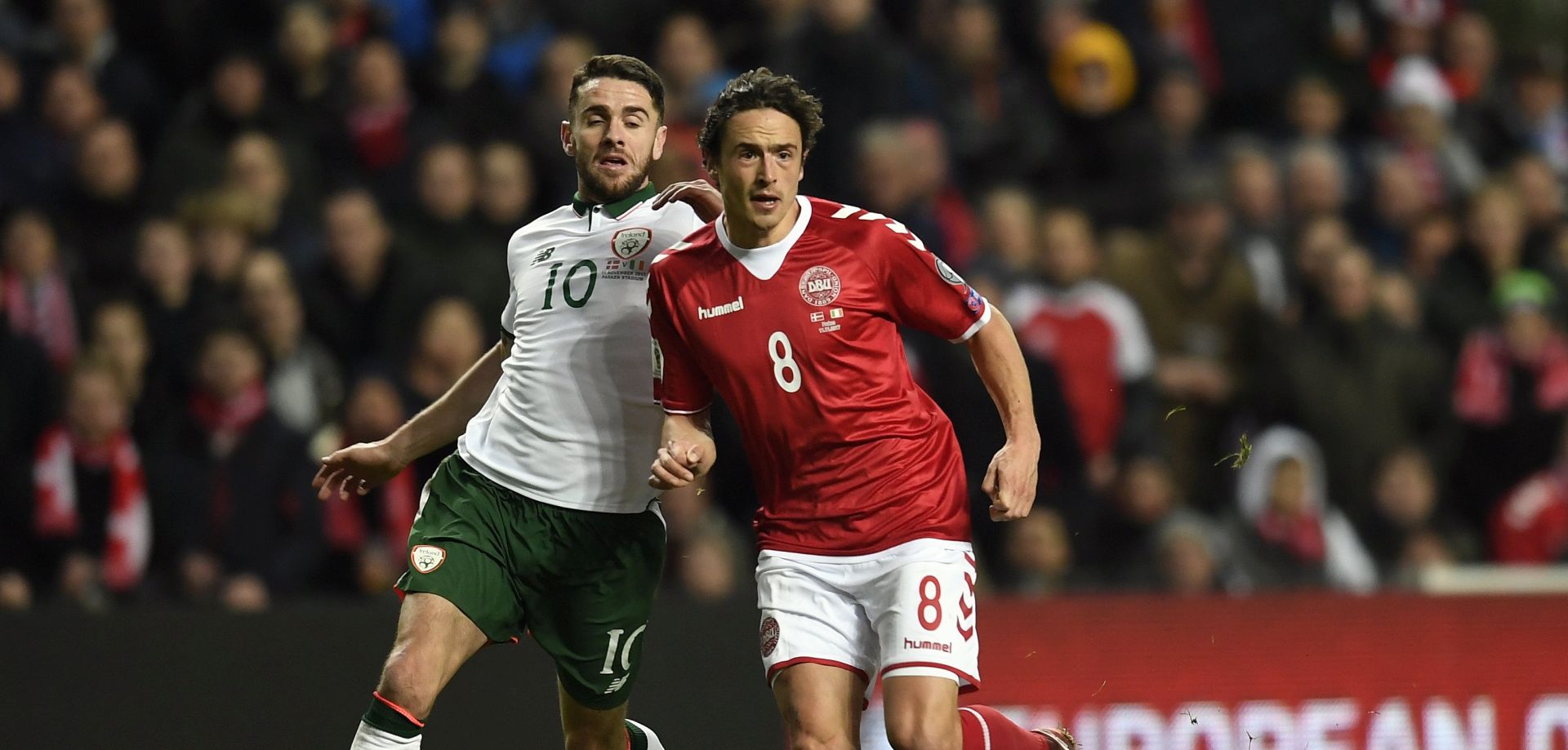 epa06323462 Robbie Brady (L) of Ireland in action against Thomas Delaney of Denmark during the FIFA World Cup 2018 play-off first leg soccer match between Denmark and Ireland in Copenhagen, Denmark, 11 November 2017.  EPA/LARS MOELLER  DENMARK OUT